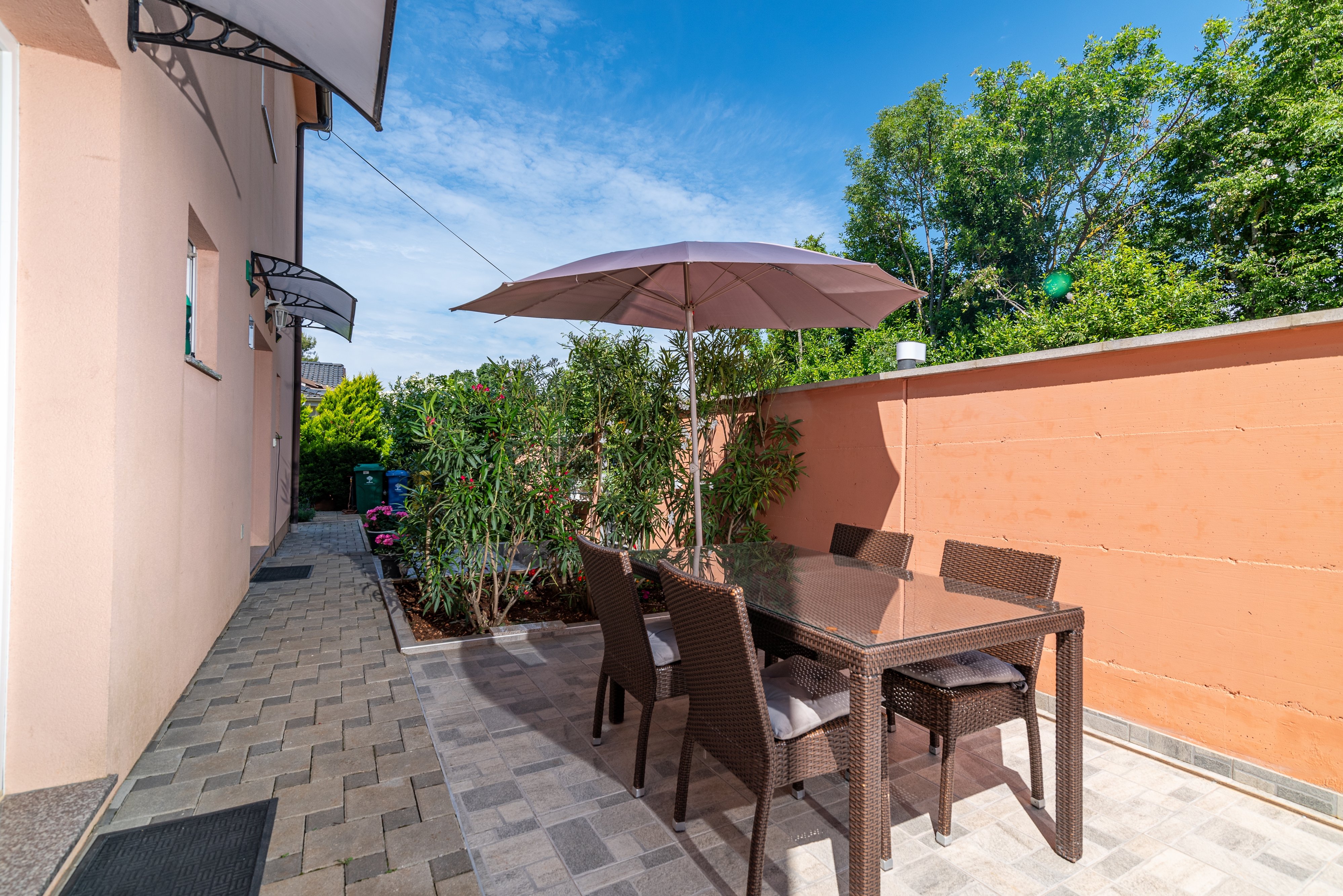 Studio flat with terrace Pula  AS-a