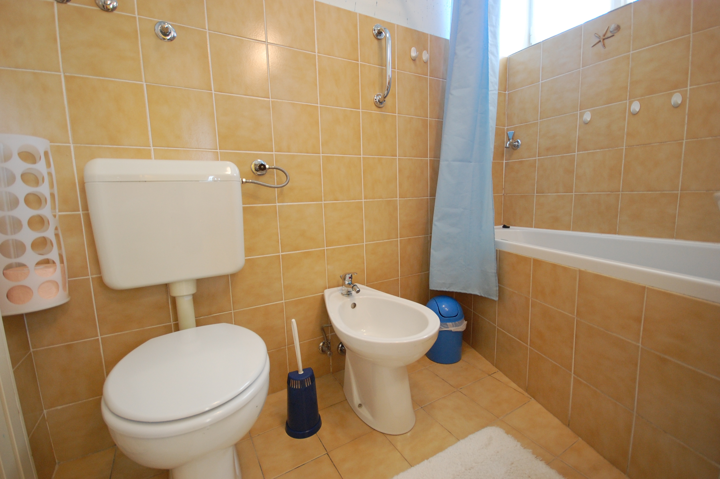 Two bedroom apartment with terrace Njivice, Krk  A-a