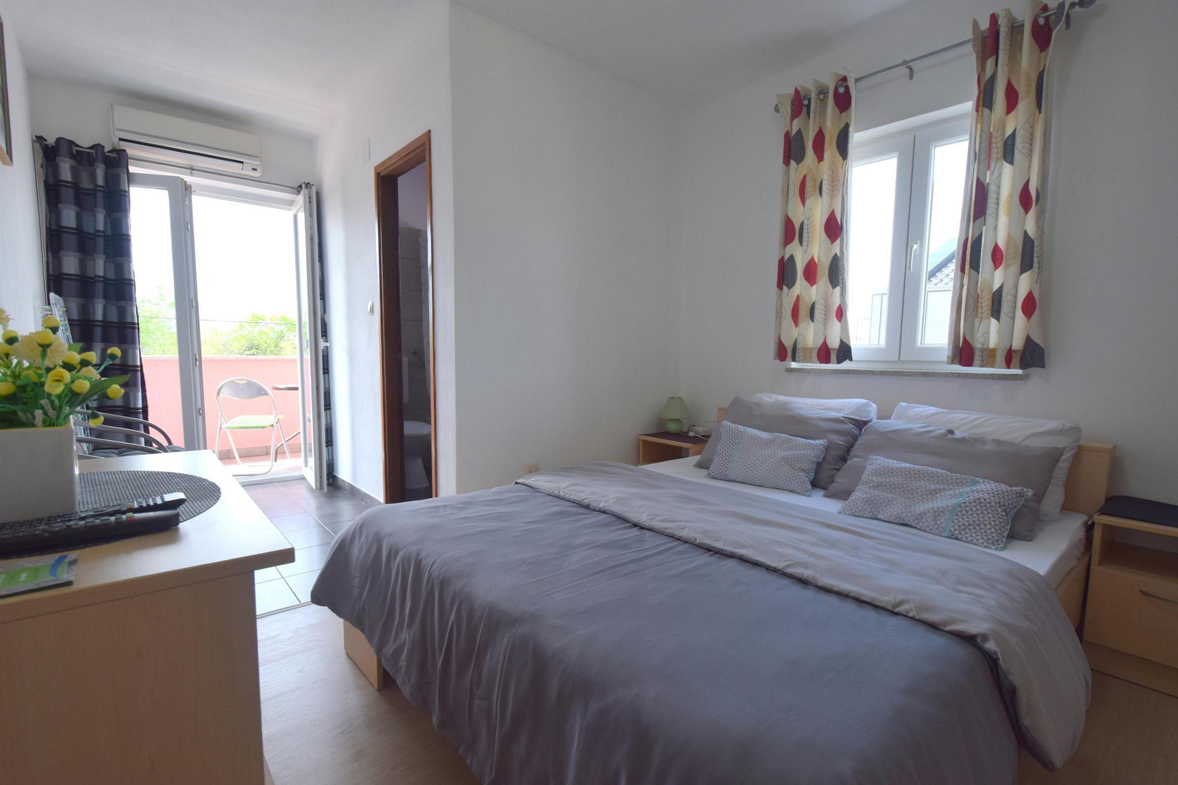 Room with balcony Rasopasno, Krk (S-21325-e)