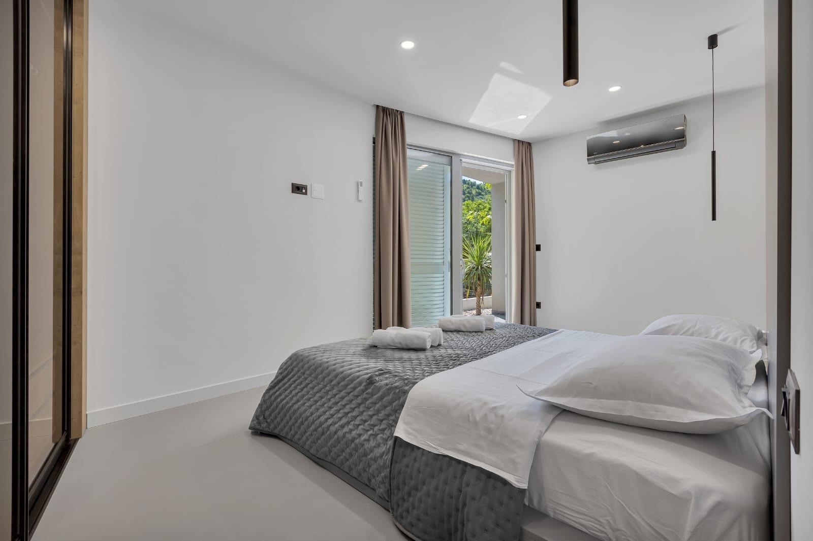 Four bedroom apartment with terrace and sea view Drašnice, Makarska  A-b