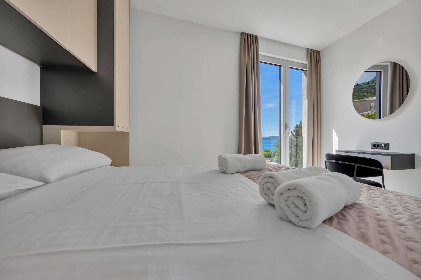 Four bedroom apartment with terrace and sea view Drašnice, Makarska  A-b