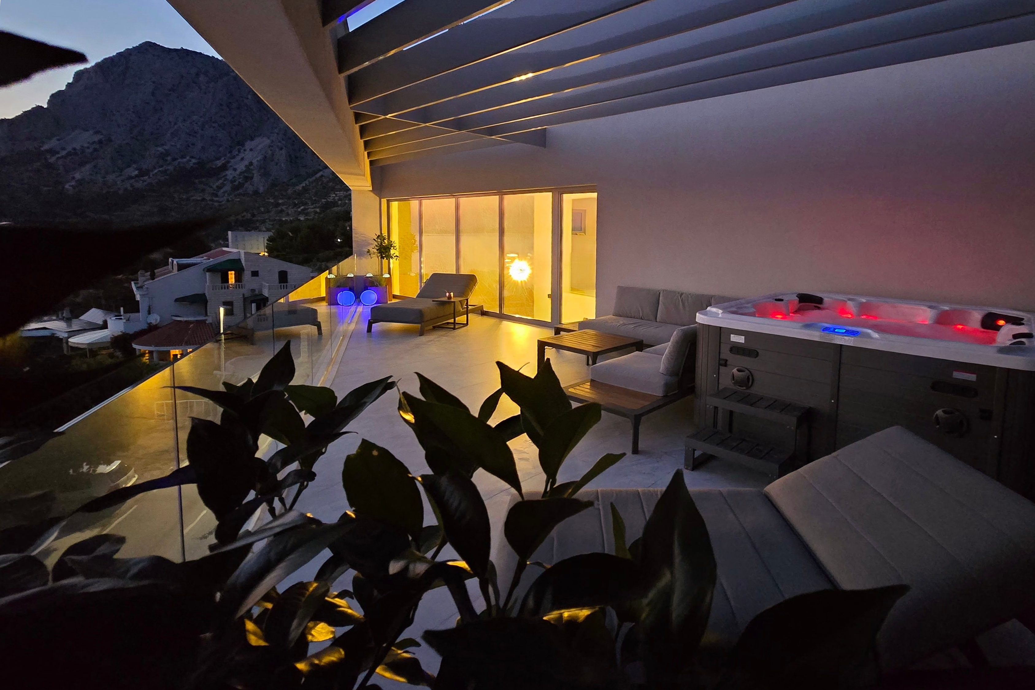 Four bedroom apartment with terrace and sea view Drašnice, Makarska  A-b