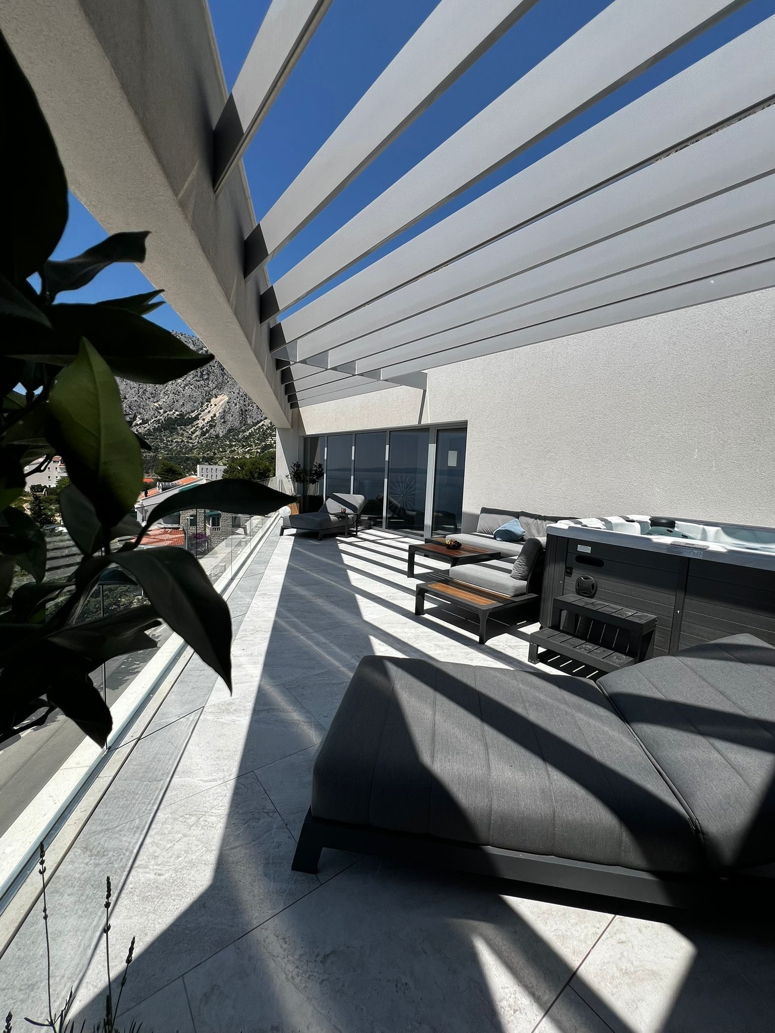 Four bedroom apartment with terrace and sea view Drašnice, Makarska  A-b