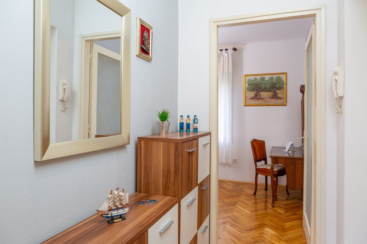 One bedroom apartment with balcony Split  A-a