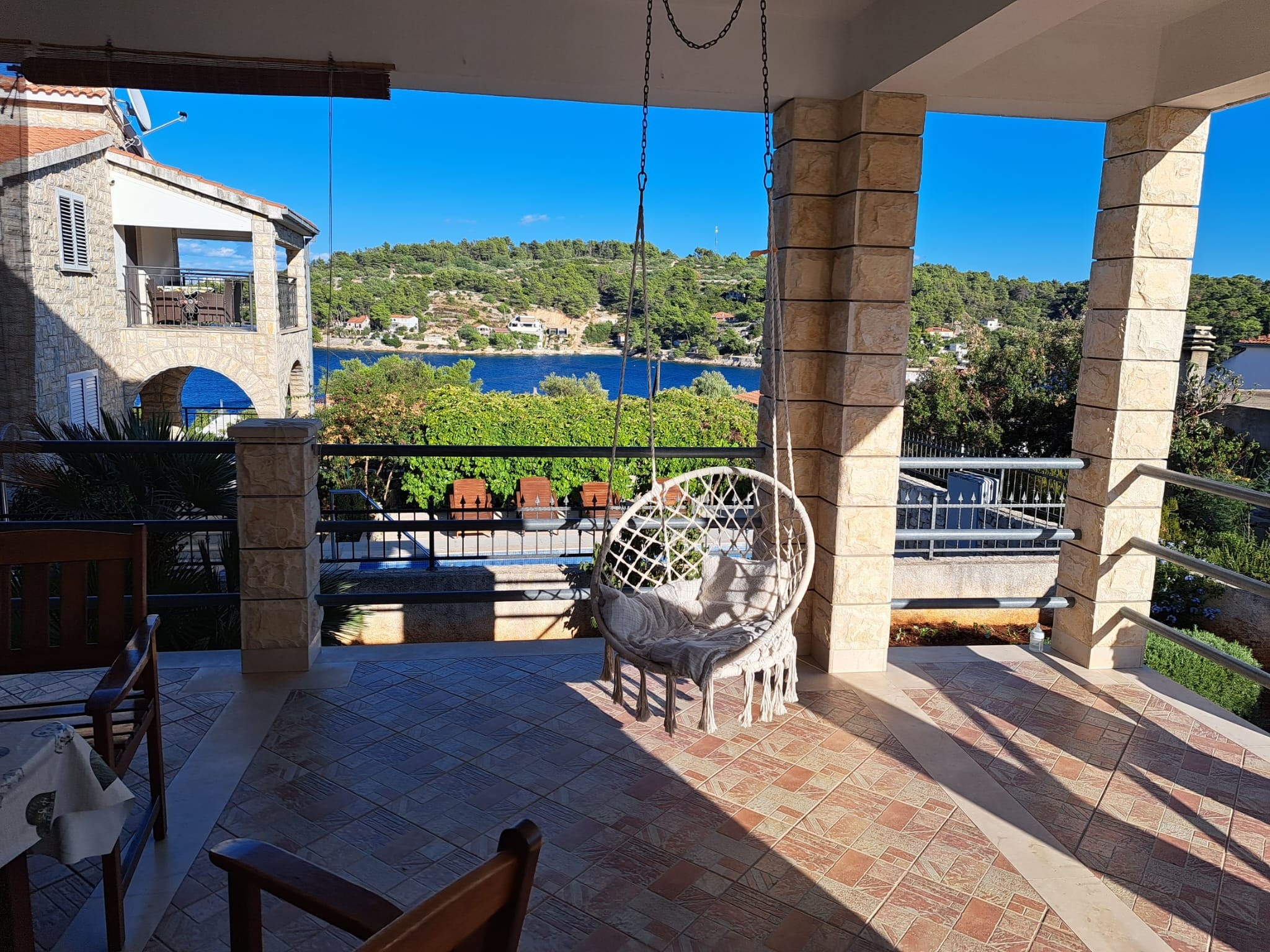 Two bedroom apartment with terrace and sea view Rogač, Šolta (A-21346-a)