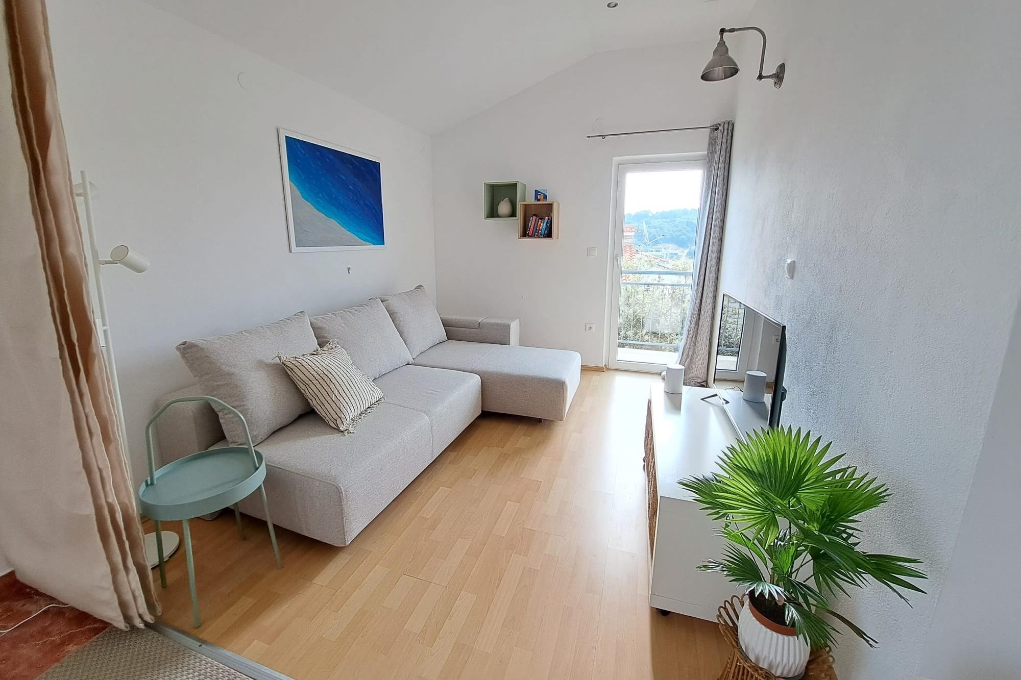 One bedroom apartment with balcony and sea view Rogač, Šolta (A-21346-b)
