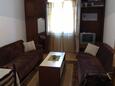 Cavtat, Sala de estar in the apartment, air condition available y WiFi.