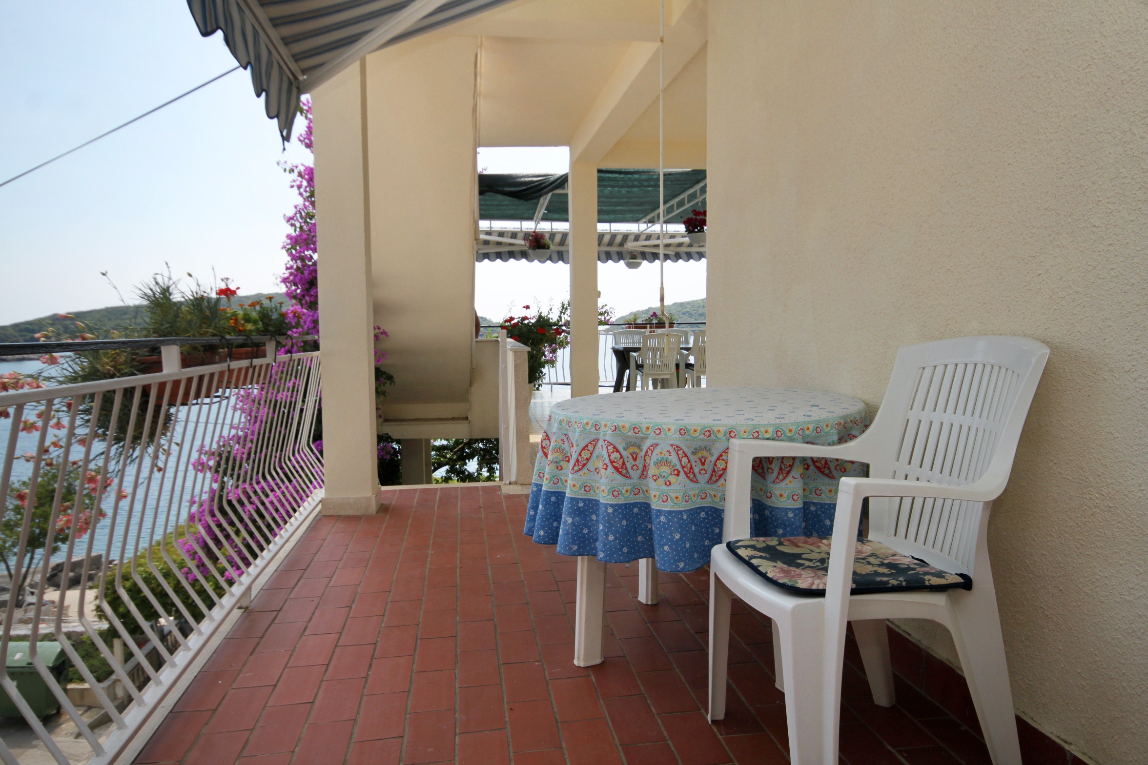 Two bedroom apartment near beach Molunat, Dubrovnik  A-d