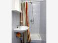 Molunat, Bathroom in the studio-apartment, WiFi.