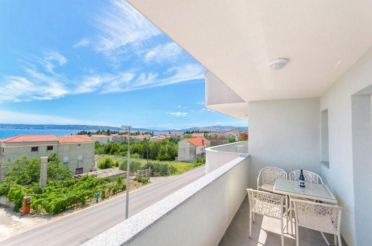 Two bedroom apartment with balcony and sea view Kaštel Kambelovac, Kaštela  A-c