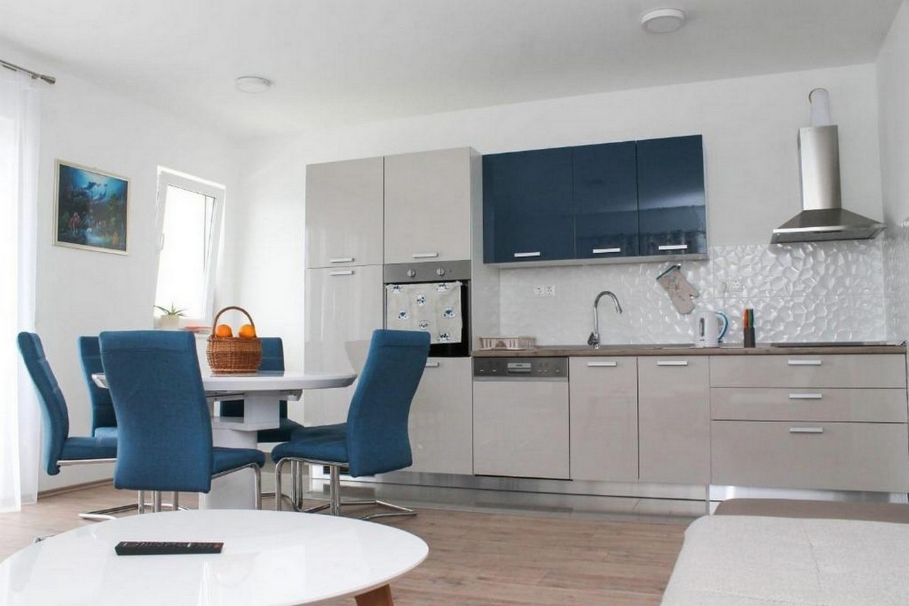 Two bedroom apartment with balcony and sea view Kaštel Kambelovac, Kaštela  A-a