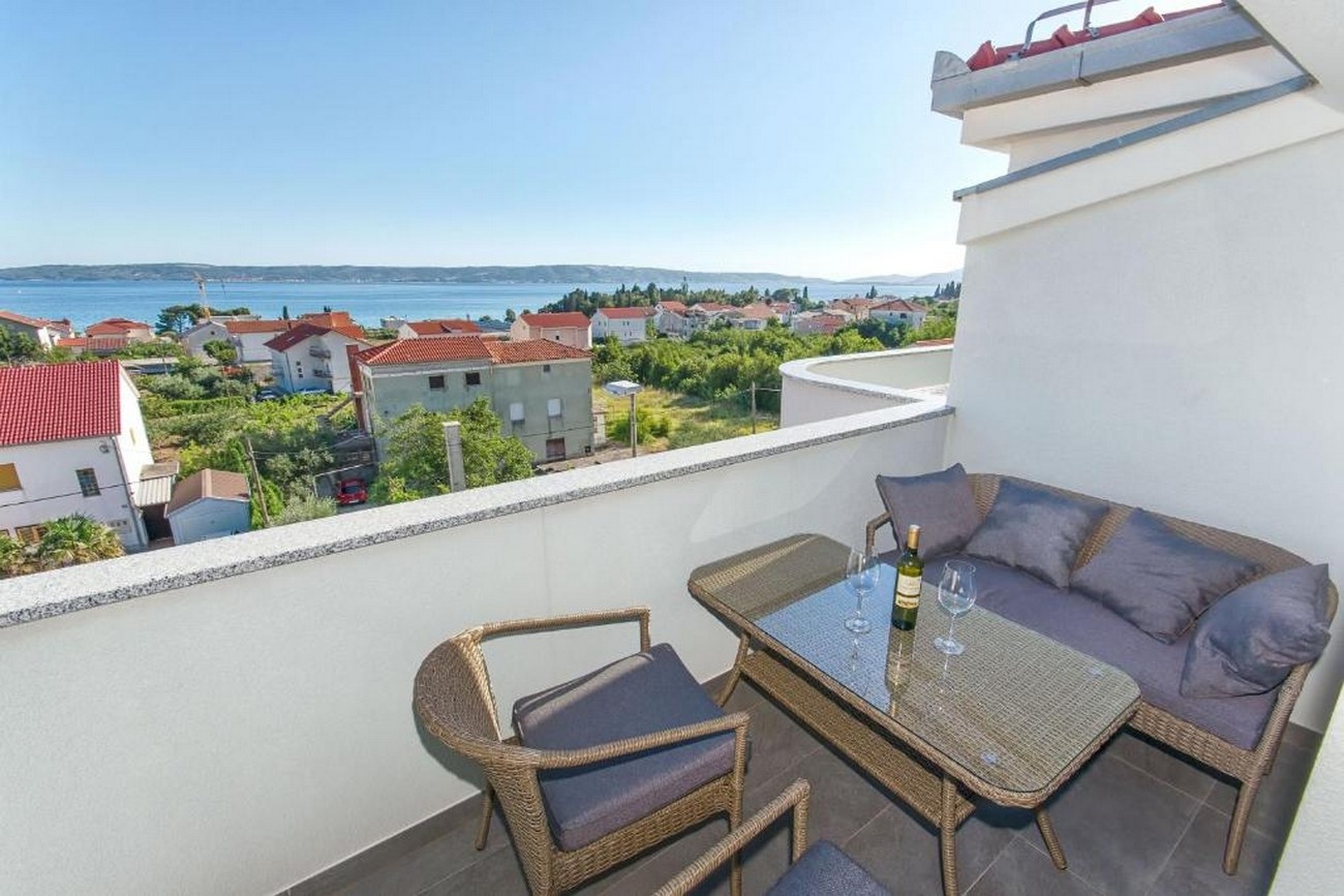 Two bedroom apartment with balcony and sea view Kaštel Kambelovac, Kaštela  A-b