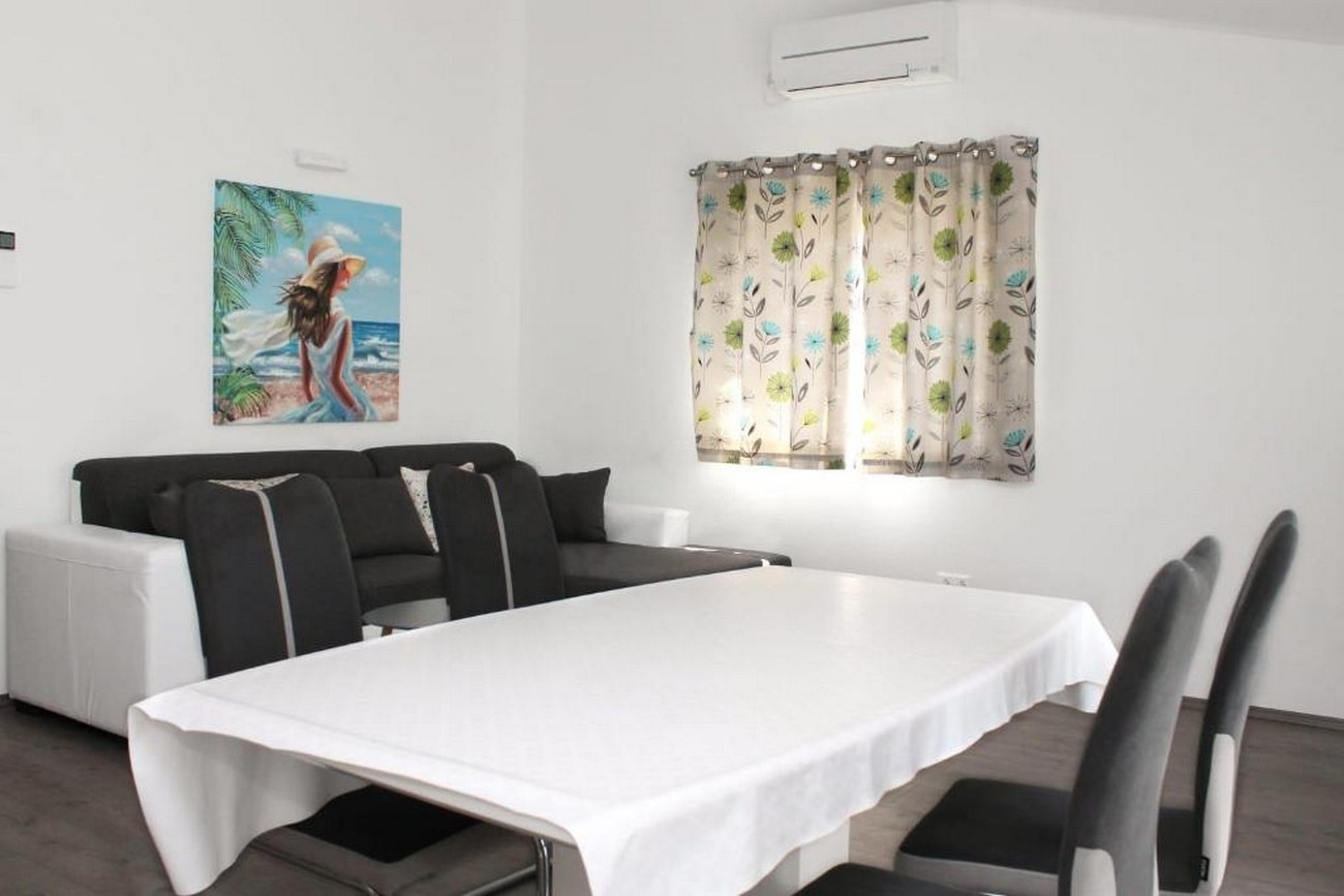 Two bedroom apartment with balcony and sea view Kaštel Kambelovac, Kaštela  A-b