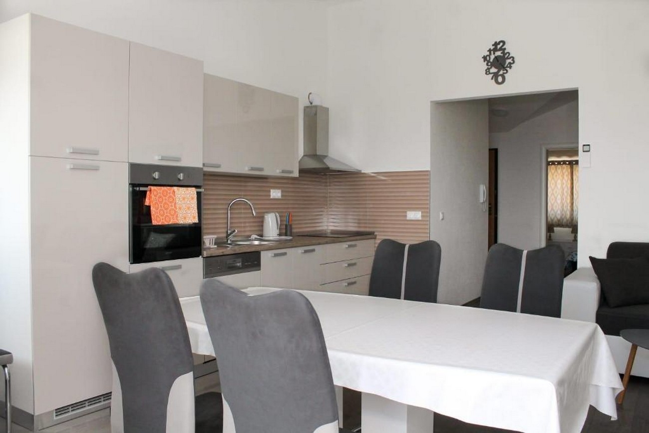 Two bedroom apartment with balcony and sea view Kaštel Kambelovac, Kaštela  A-b