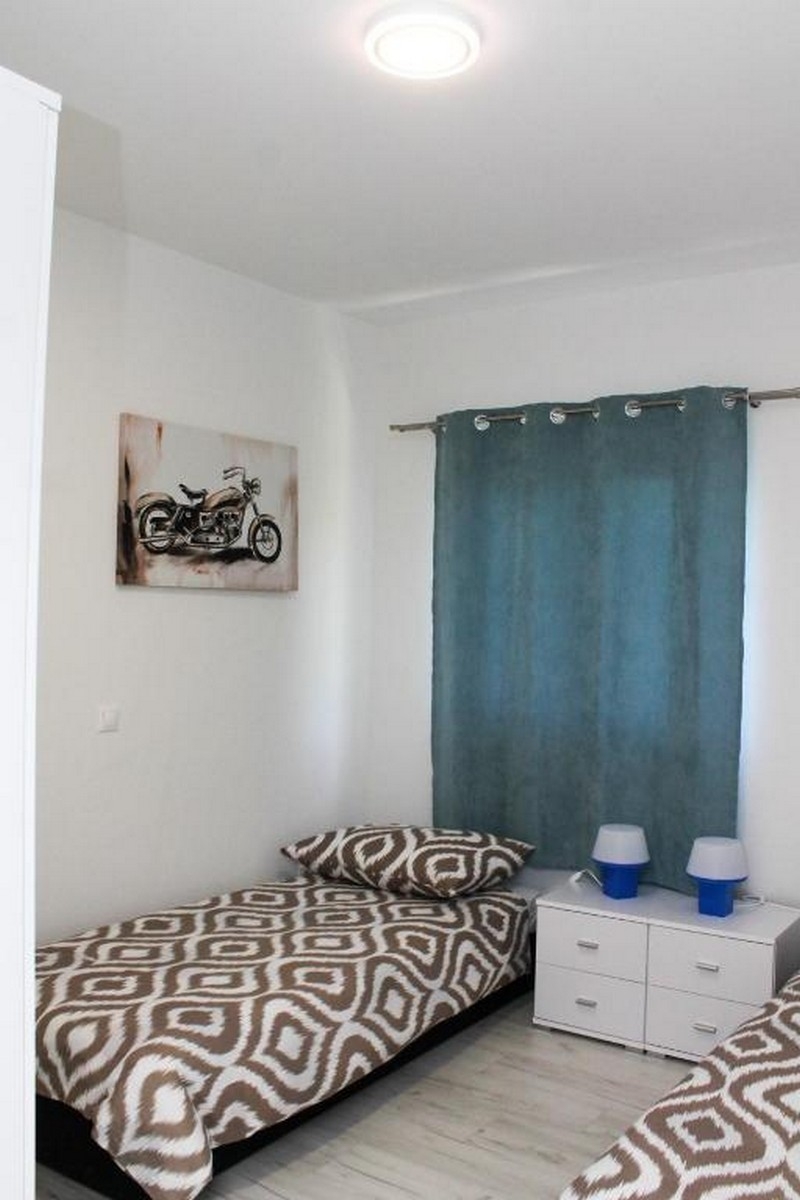 Two bedroom apartment with balcony and sea view Kaštel Kambelovac, Kaštela  A-c
