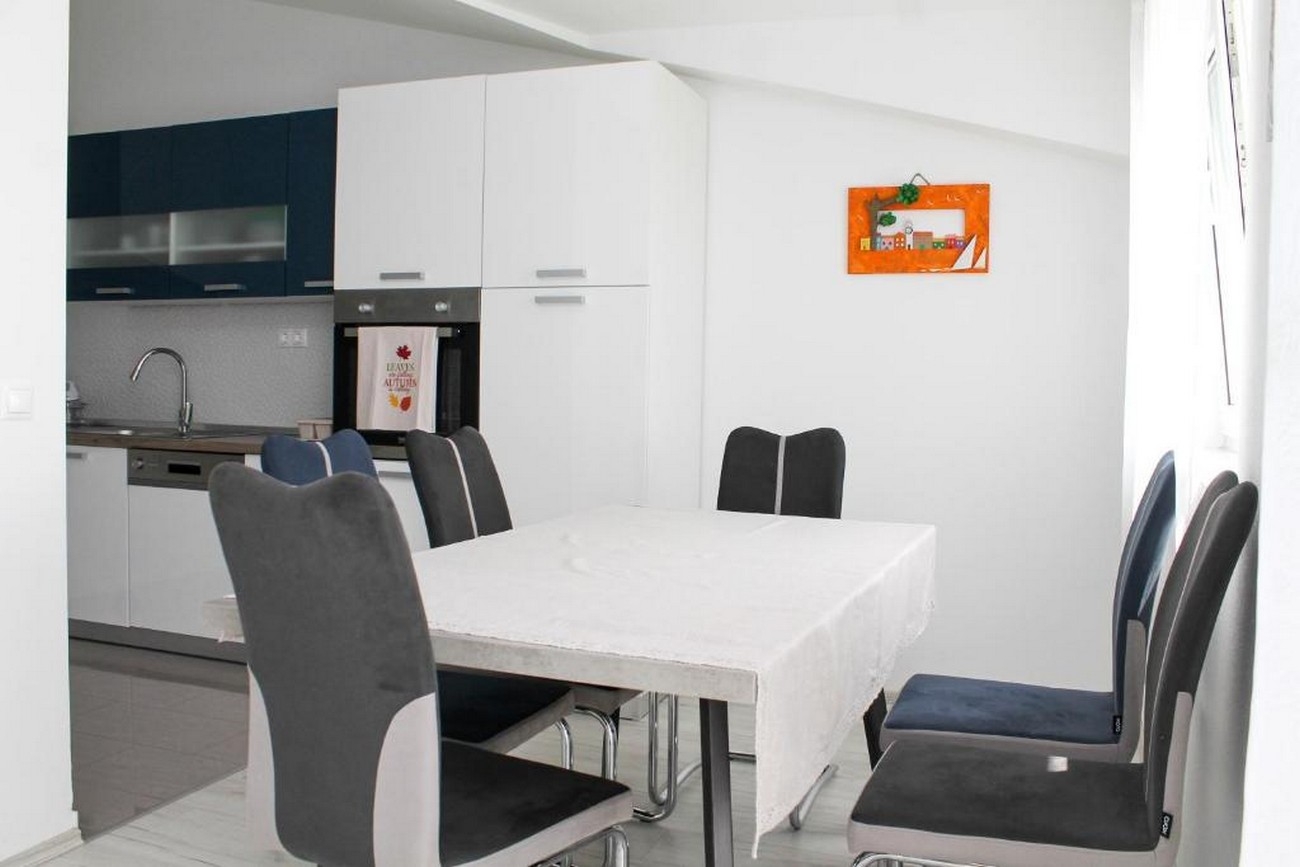 Two bedroom apartment with balcony and sea view Kaštel Kambelovac, Kaštela  A-c