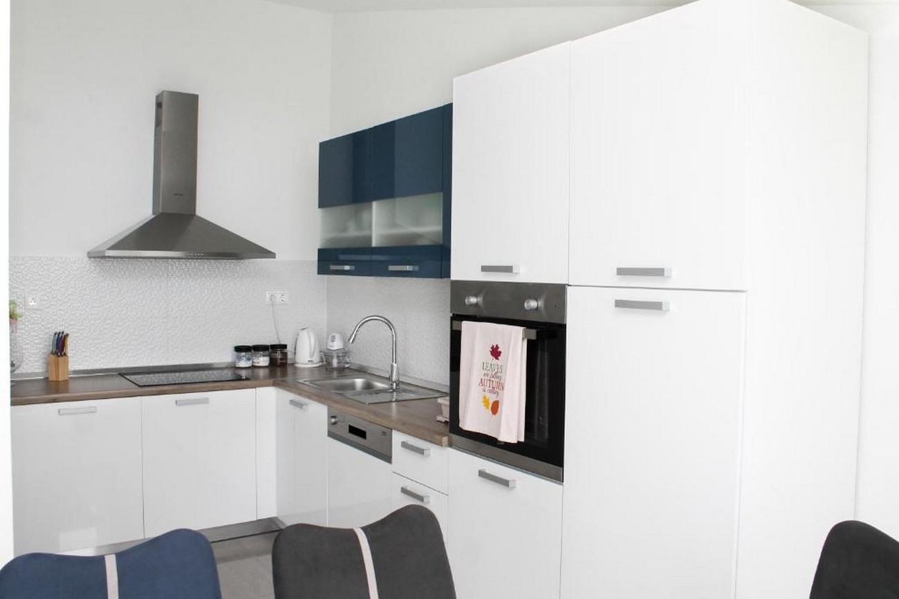 Two bedroom apartment with balcony and sea view Kaštel Kambelovac, Kaštela  A-c