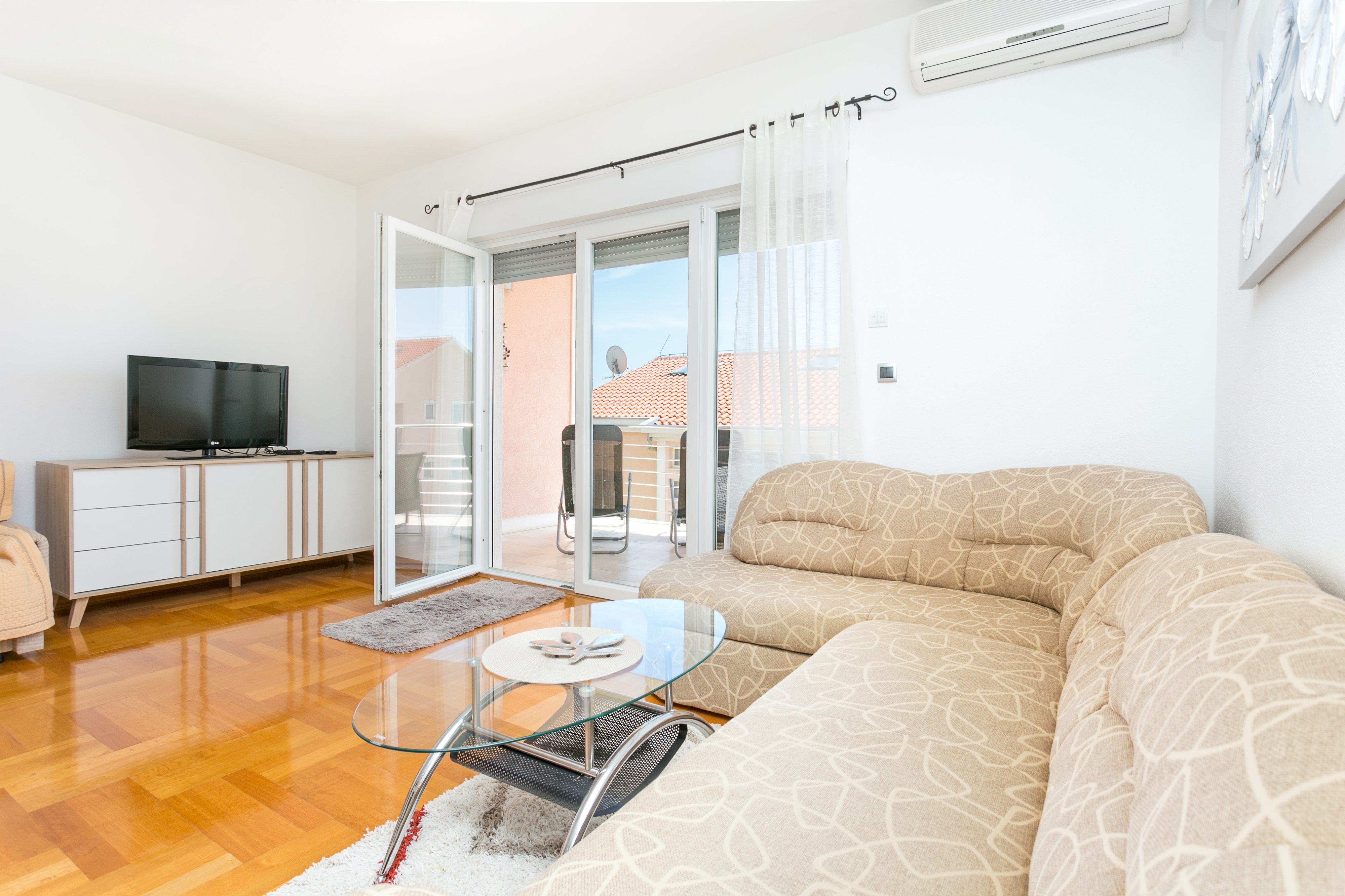 One bedroom apartment with terrace and sea view Seget Donji, Trogir (A-21374-a)