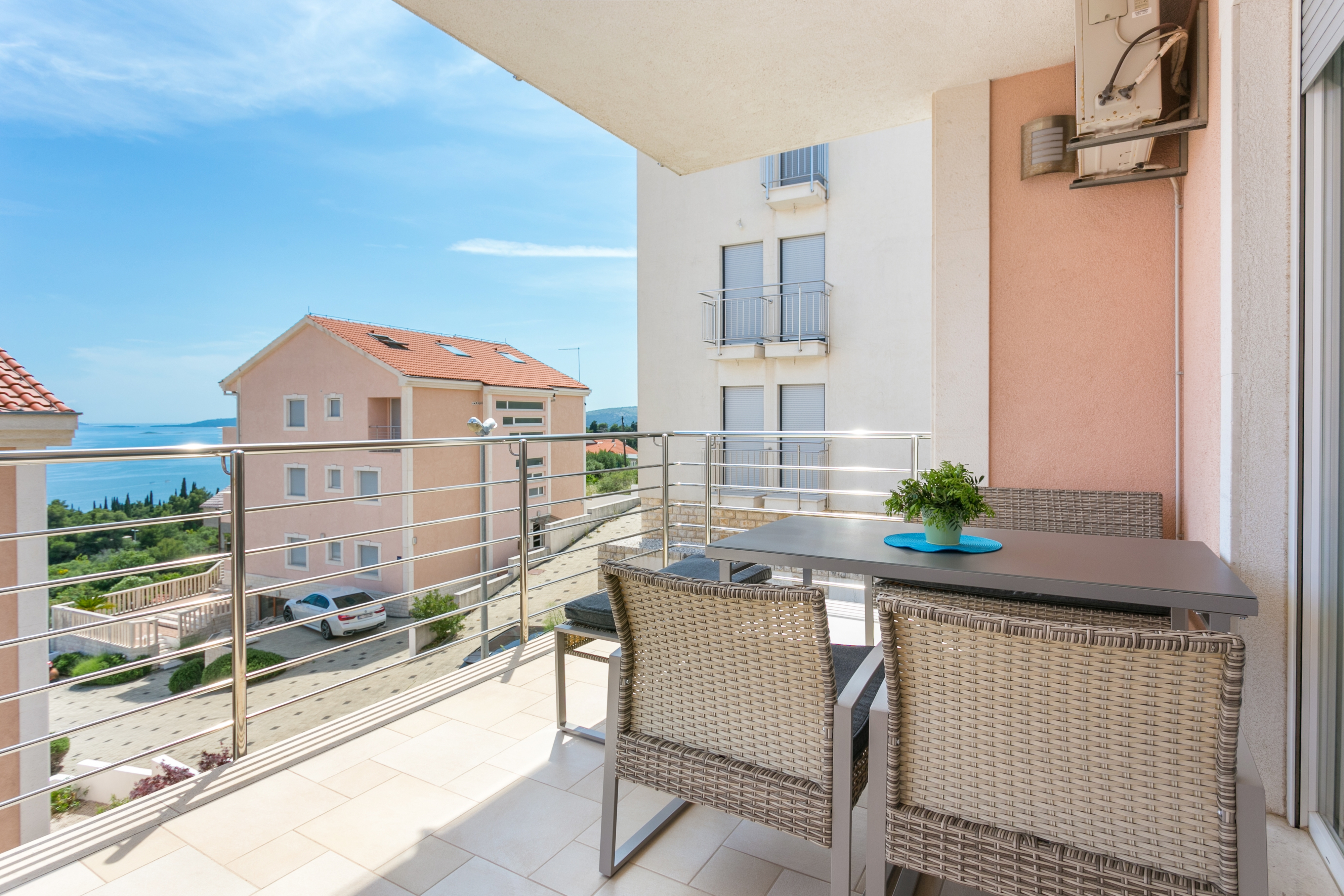 One bedroom apartment with terrace and sea view Seget Donji, Trogir  A-a