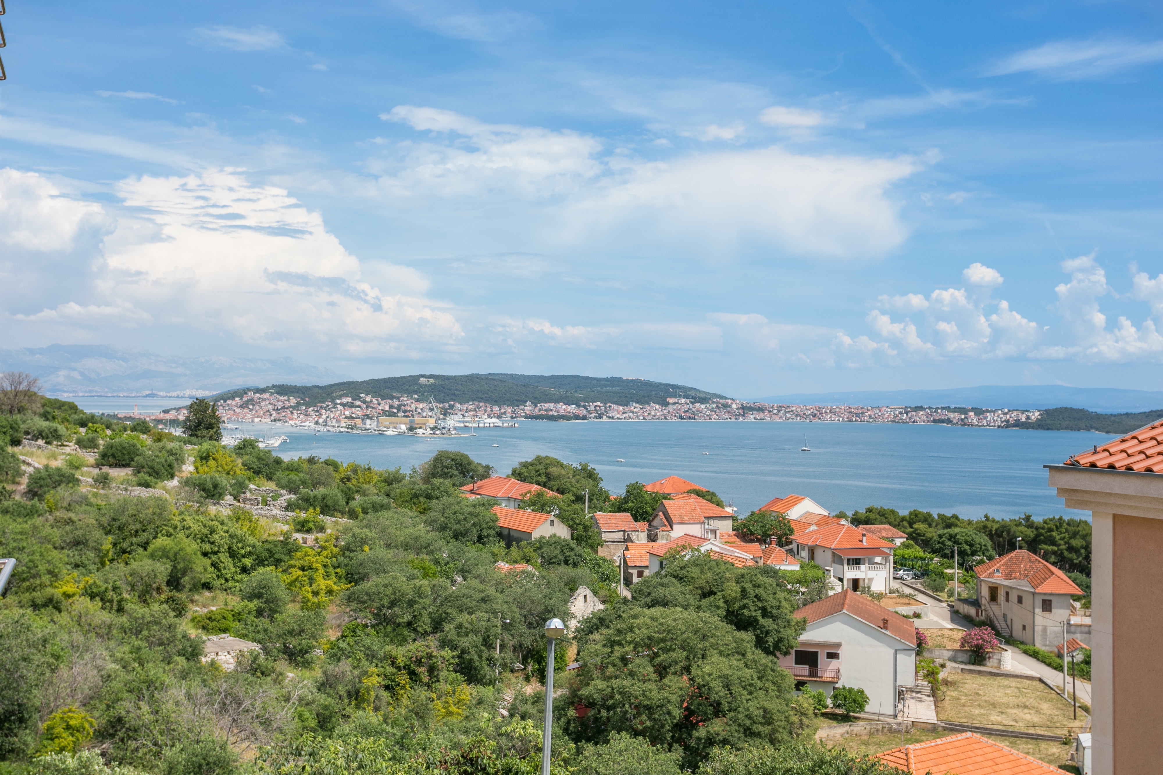 One bedroom apartment with terrace and sea view Seget Donji, Trogir  A-a