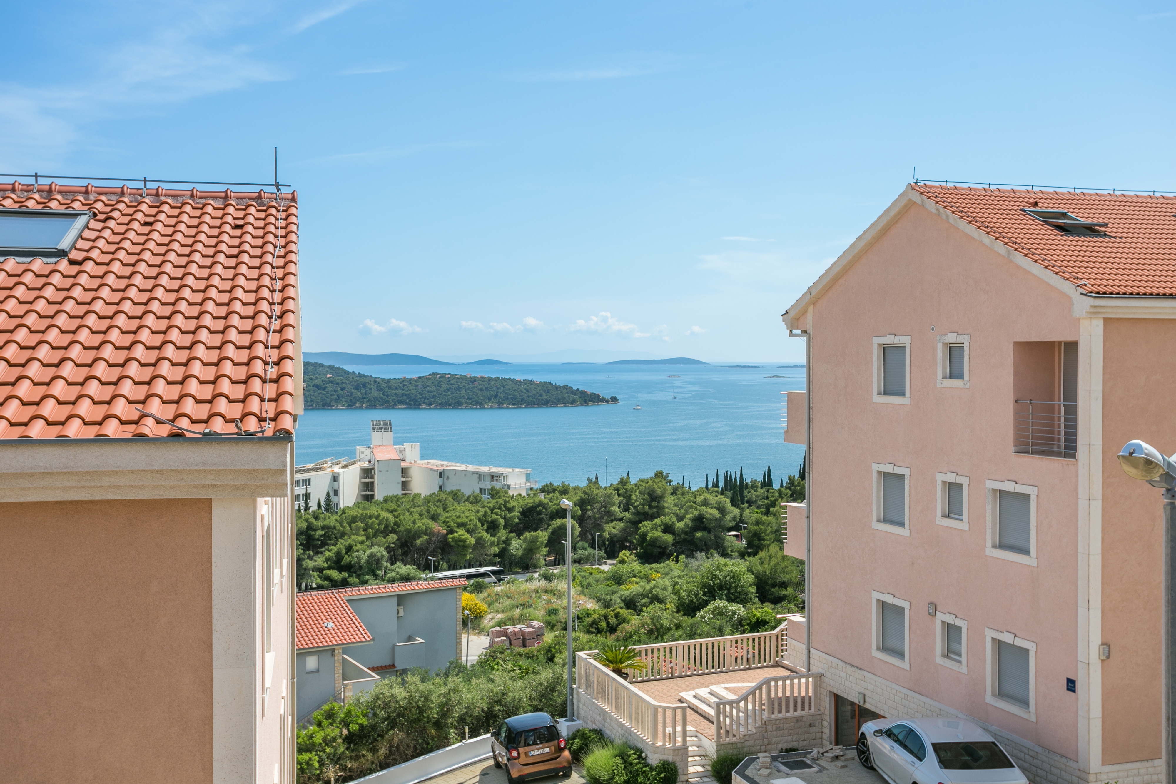 One bedroom apartment with terrace and sea view Seget Donji, Trogir  A-a