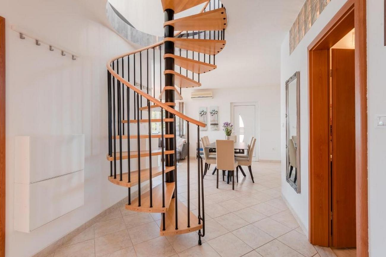 Four bedroom apartment with terrace and sea view Marušići, Omiš  A-a