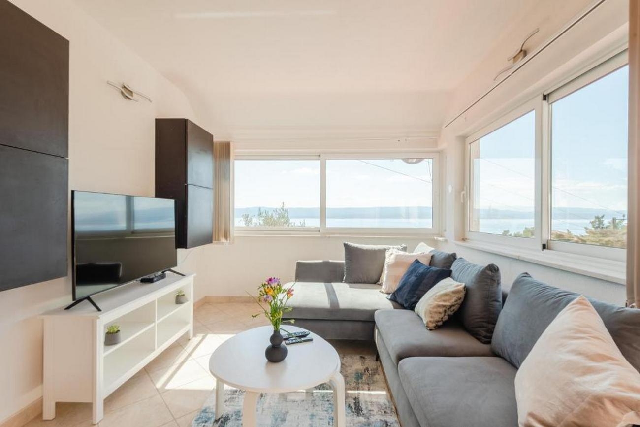 Four-bedroom apartment with terrace and sea view Marušići (Omiš) (A-21377-a)