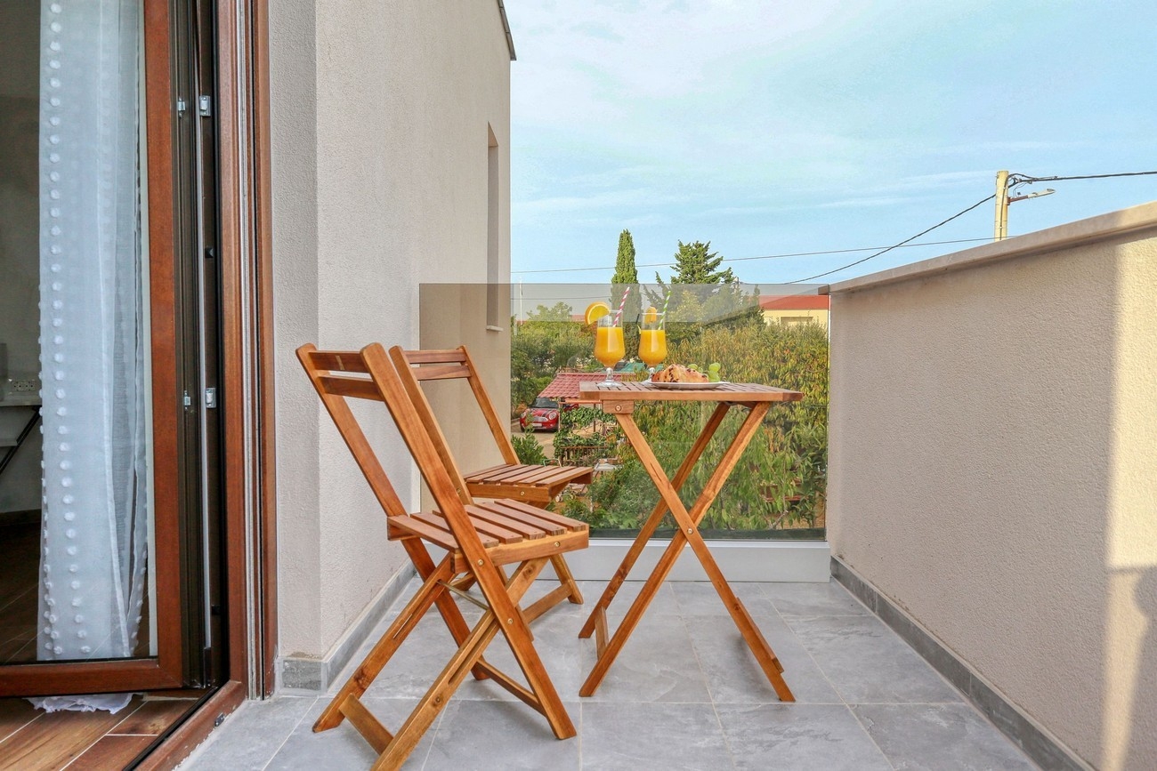 Three bedroom house with terrace and sea view Debeljak, Zadar  K