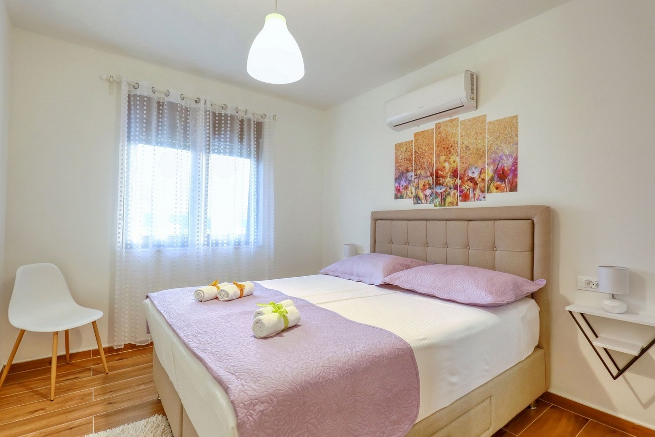 Three bedroom house with terrace and sea view Debeljak, Zadar  K