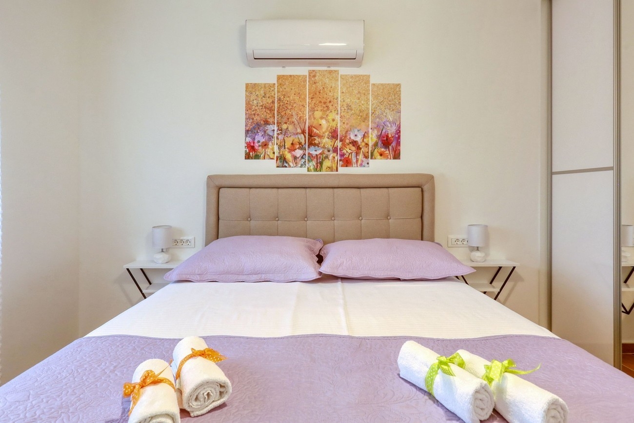 Three bedroom house with terrace and sea view Debeljak, Zadar  K