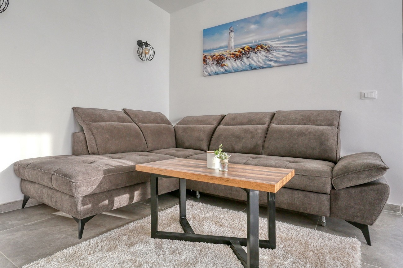 Three bedroom house with terrace and sea view Debeljak, Zadar  K