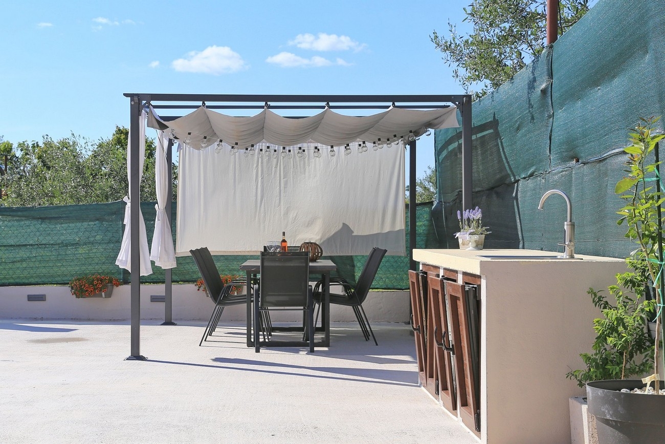 Three bedroom house with terrace and sea view Debeljak, Zadar  K