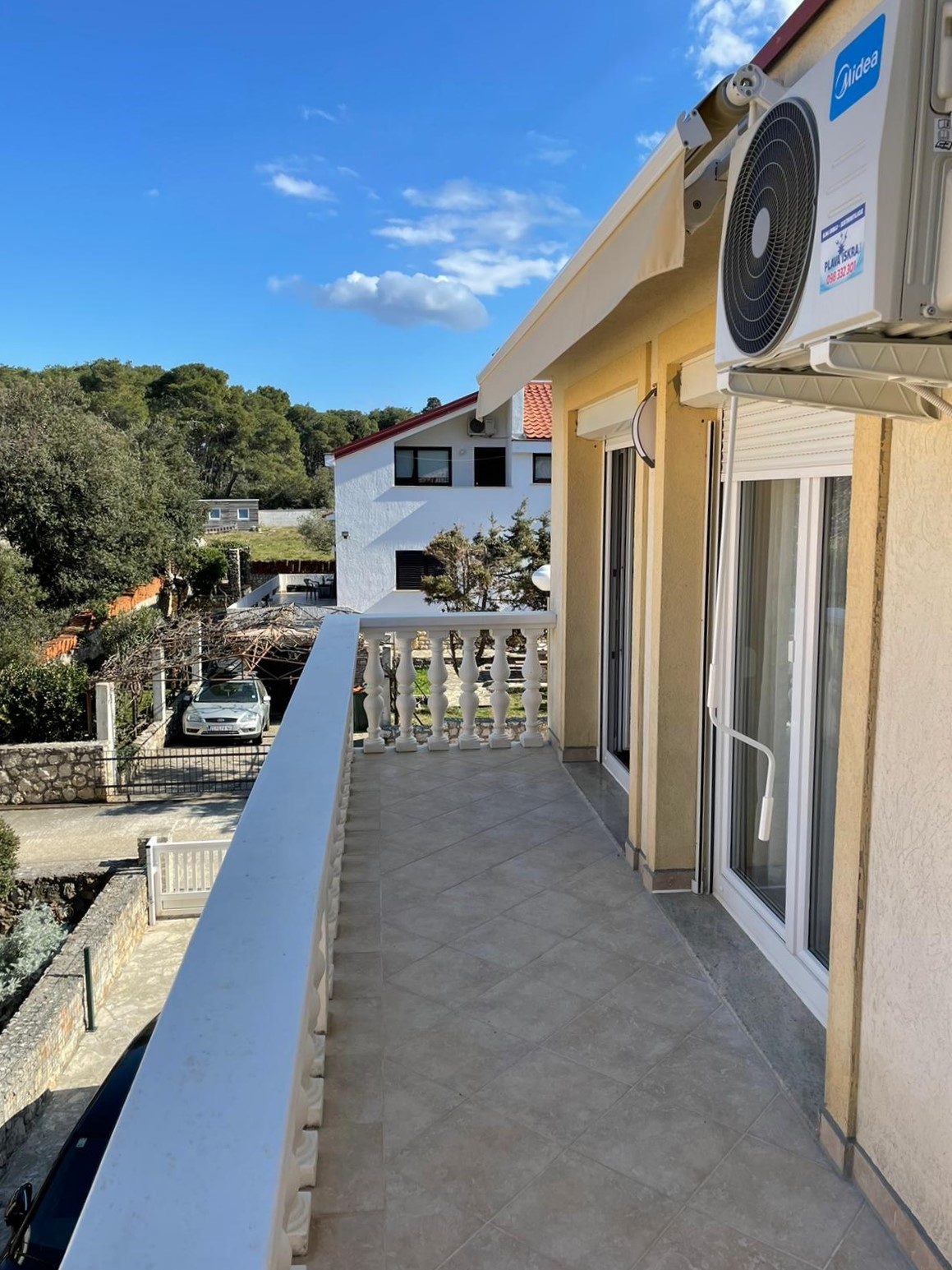 Three bedroom apartment near beach Sušica, Ugljan  A-a