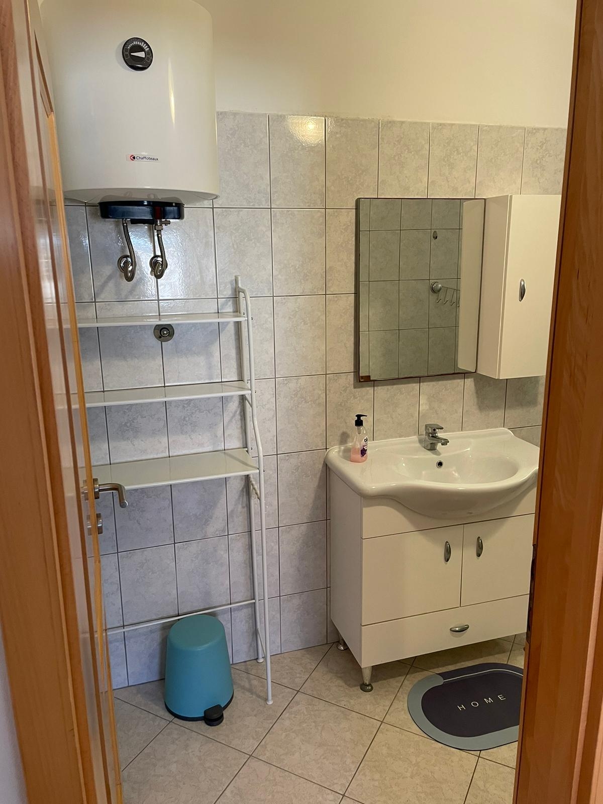Three bedroom apartment near beach Sušica, Ugljan  A-a
