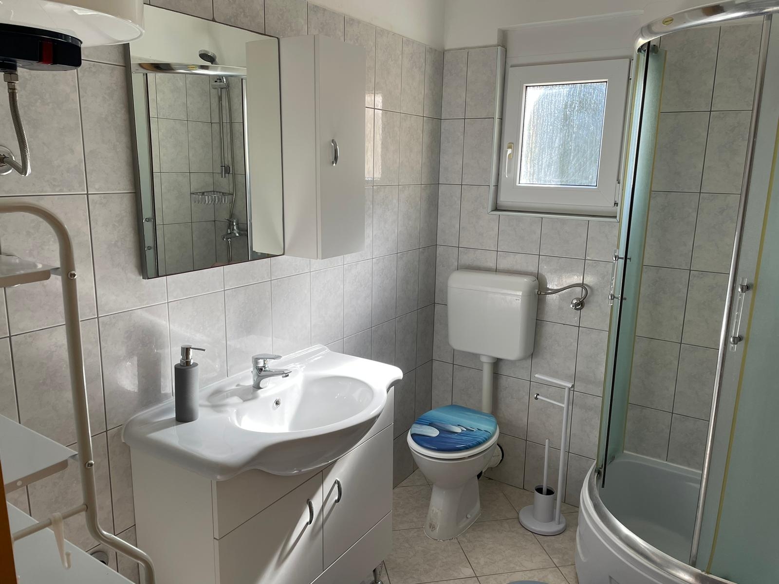 Three bedroom apartment near beach Sušica, Ugljan  A-a
