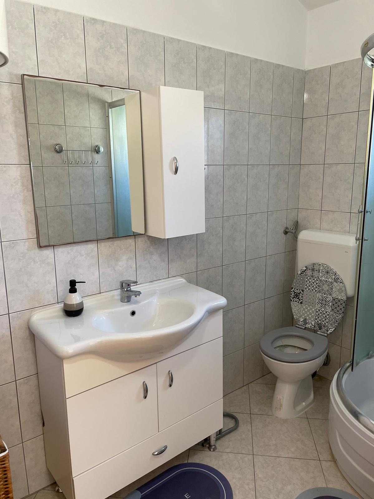 Three bedroom apartment near beach Sušica, Ugljan  A-a