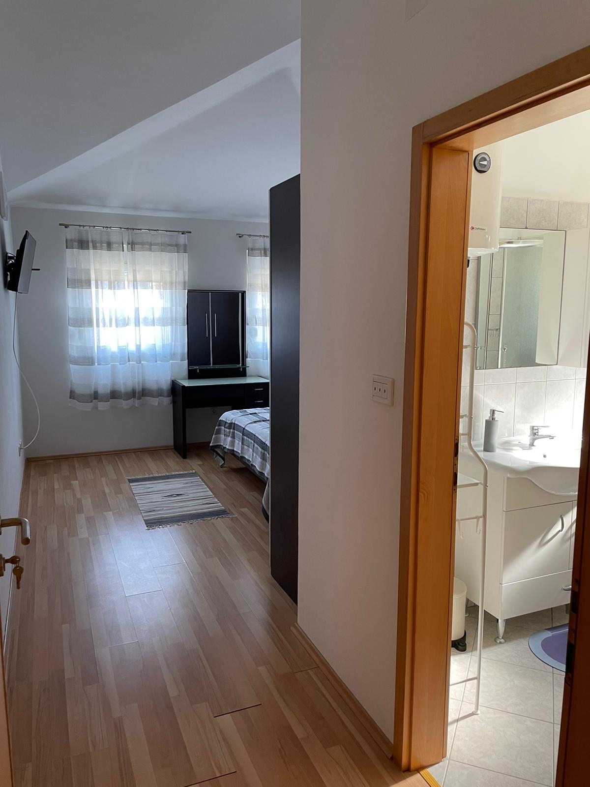 Three bedroom apartment near beach Sušica, Ugljan  A-a