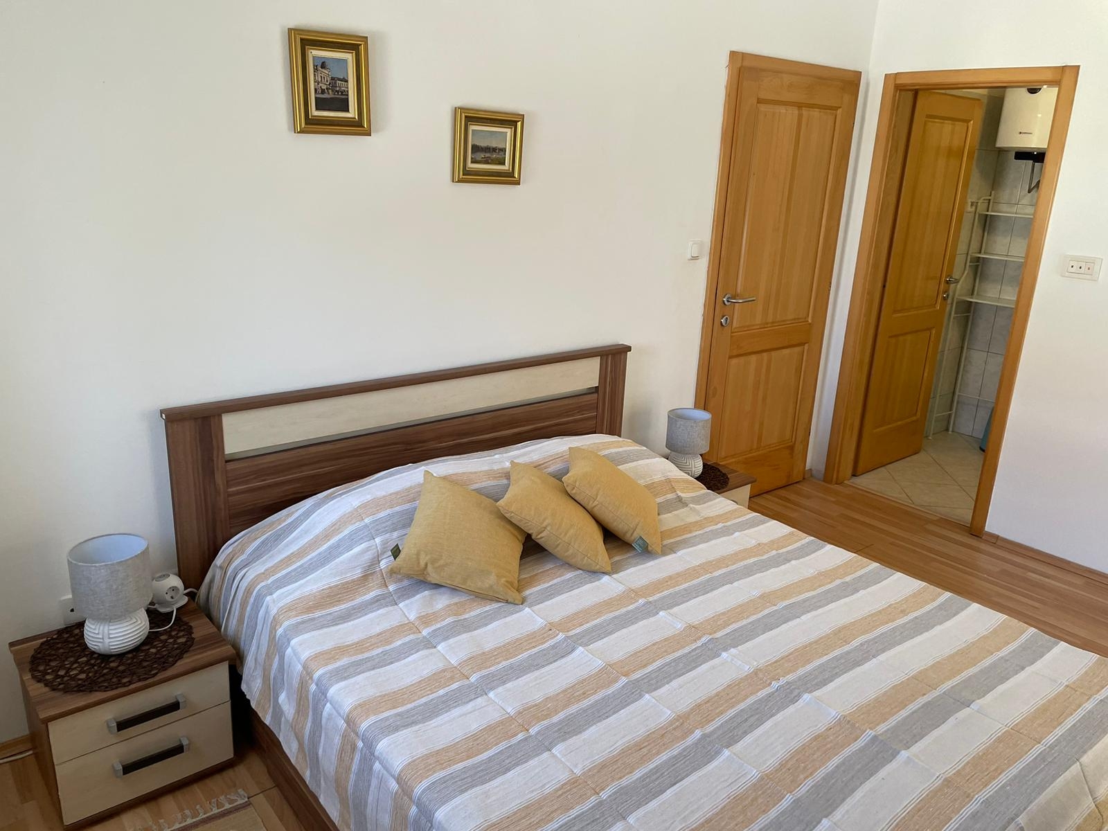 Three bedroom apartment near beach Sušica, Ugljan  A-a