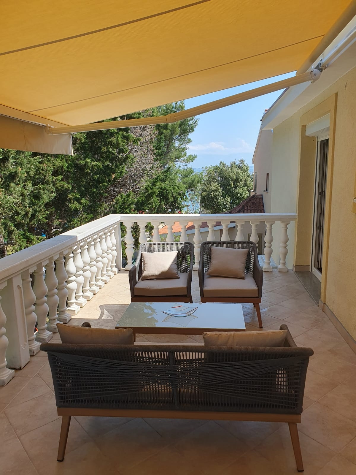 Three bedroom apartment near beach Sušica, Ugljan  A-a