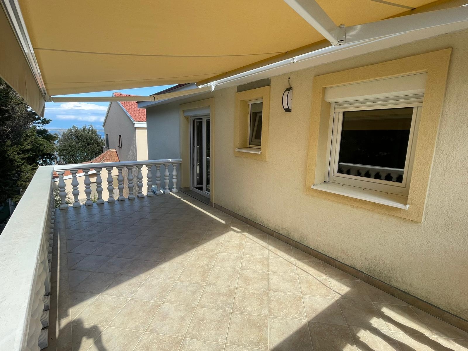 Three bedroom apartment near beach Sušica, Ugljan  A-a