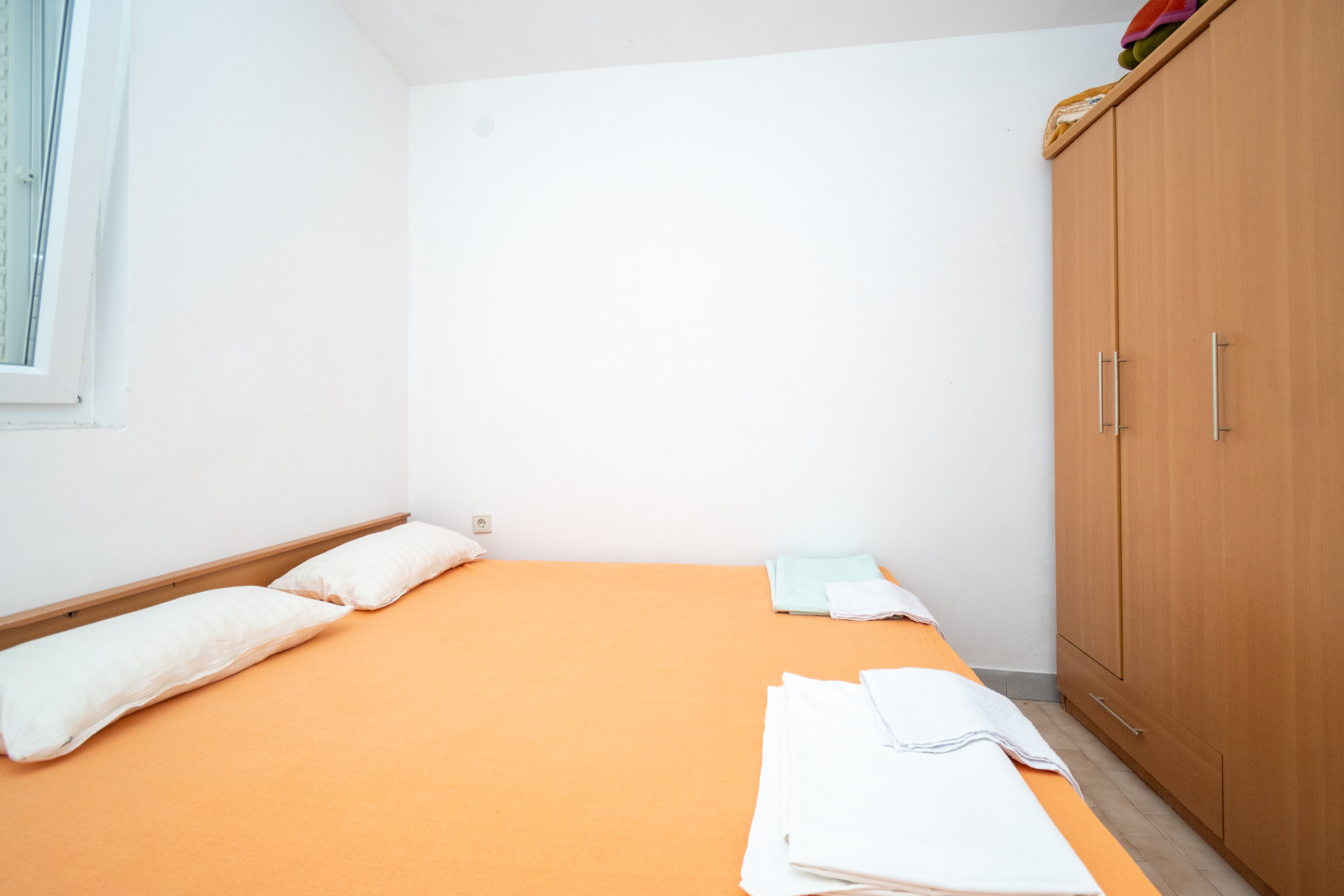 Comfortable and spacious apartment near beach Vir  A-a