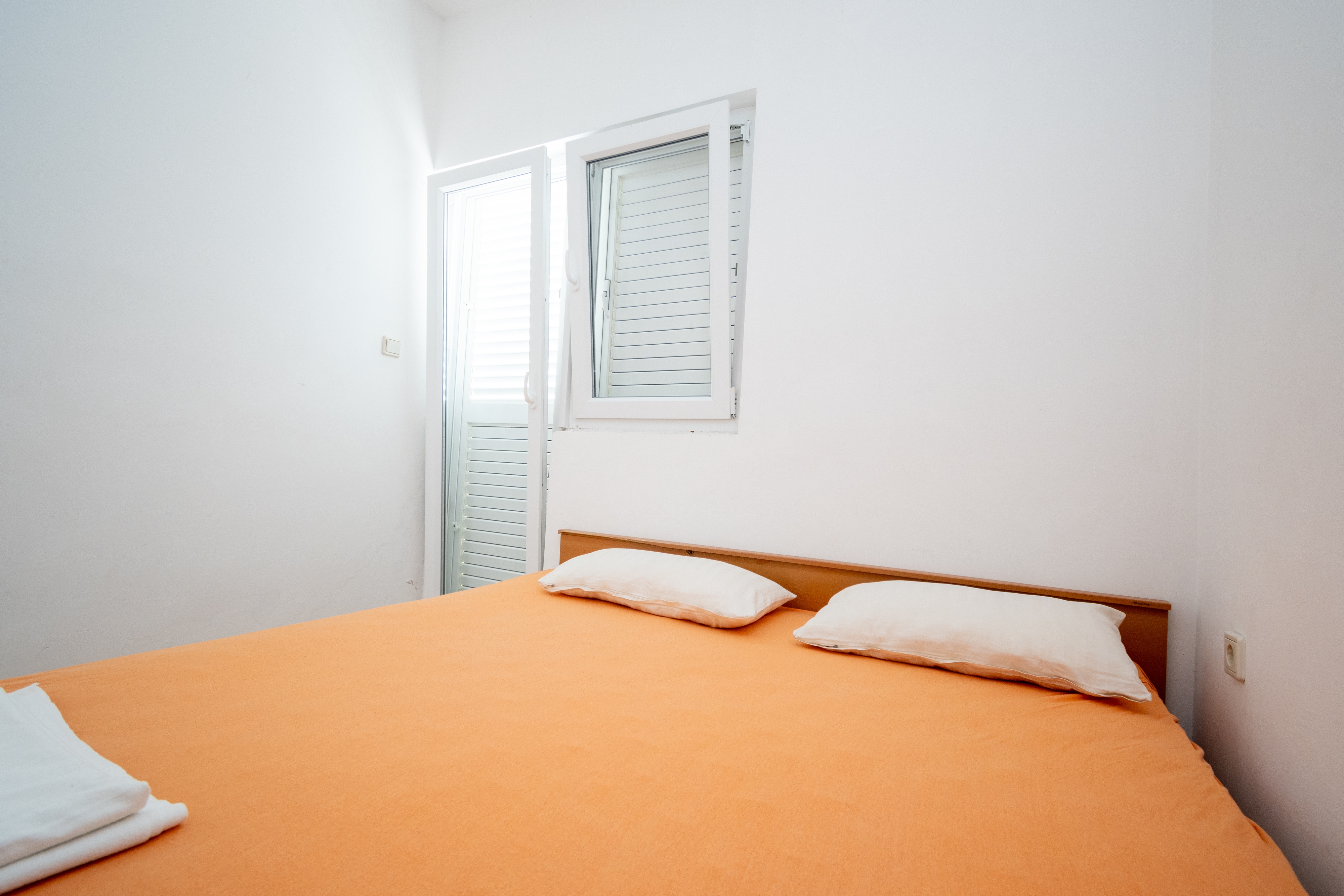 Comfortable and spacious apartment near beach Vir  A-a