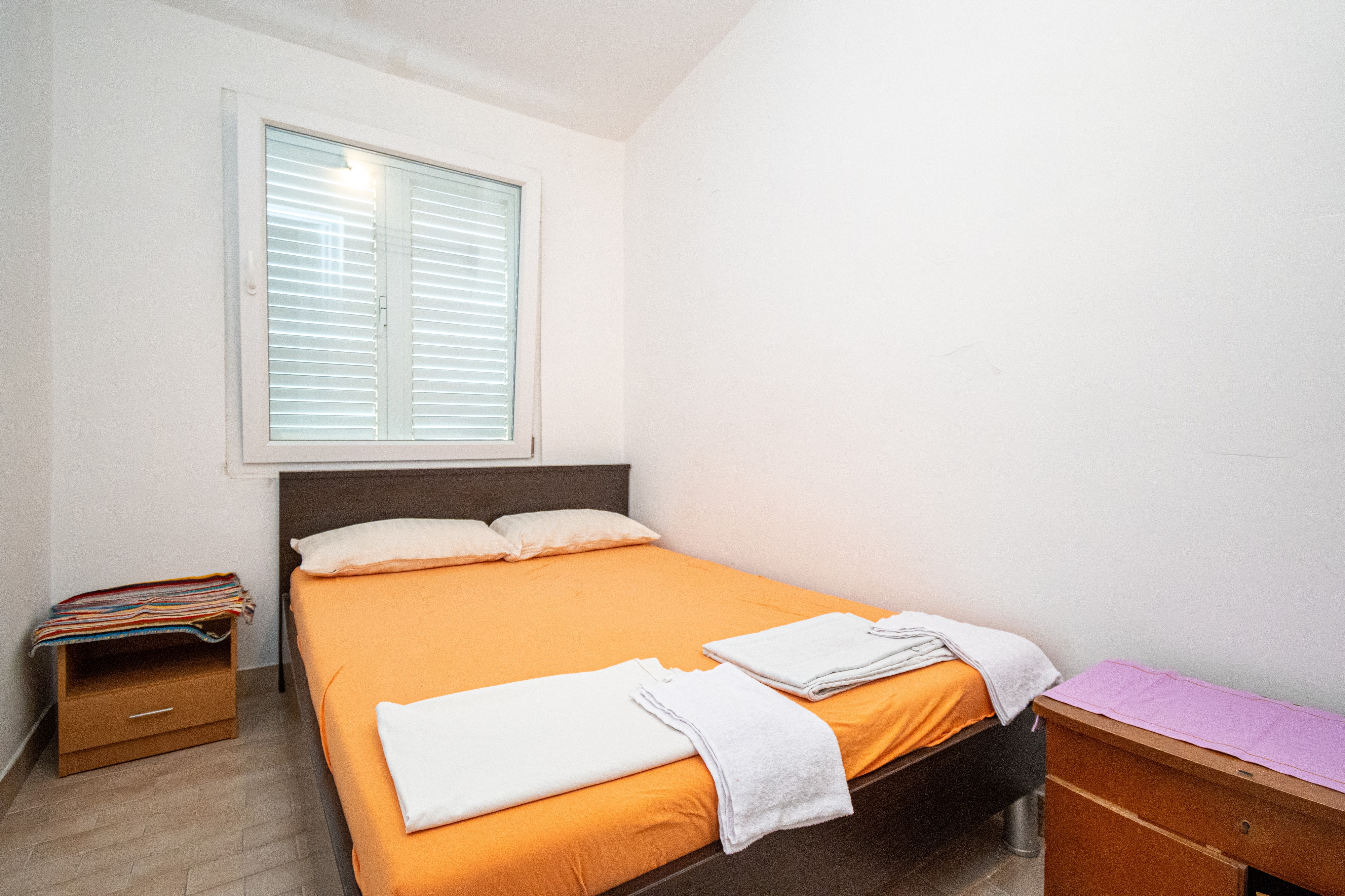 Comfortable and spacious apartment near beach Vir  A-a