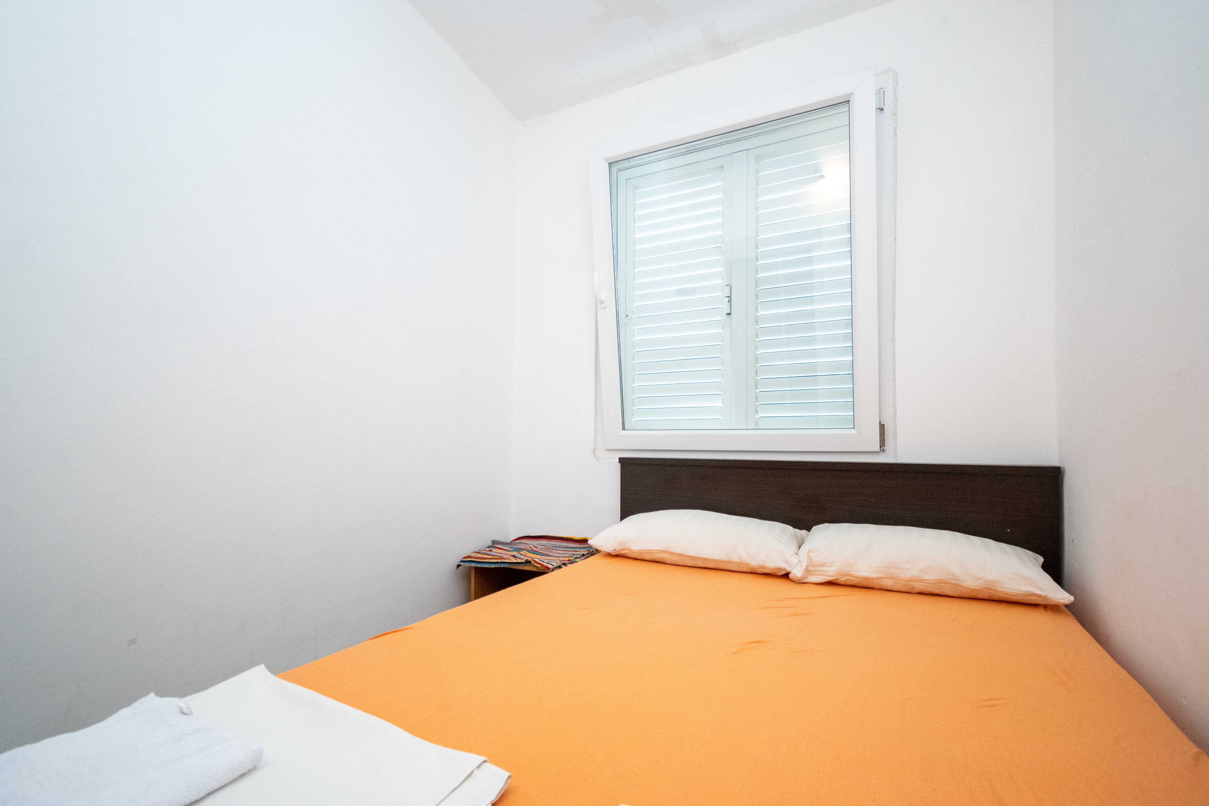 Comfortable and spacious apartment near beach Vir  A-a