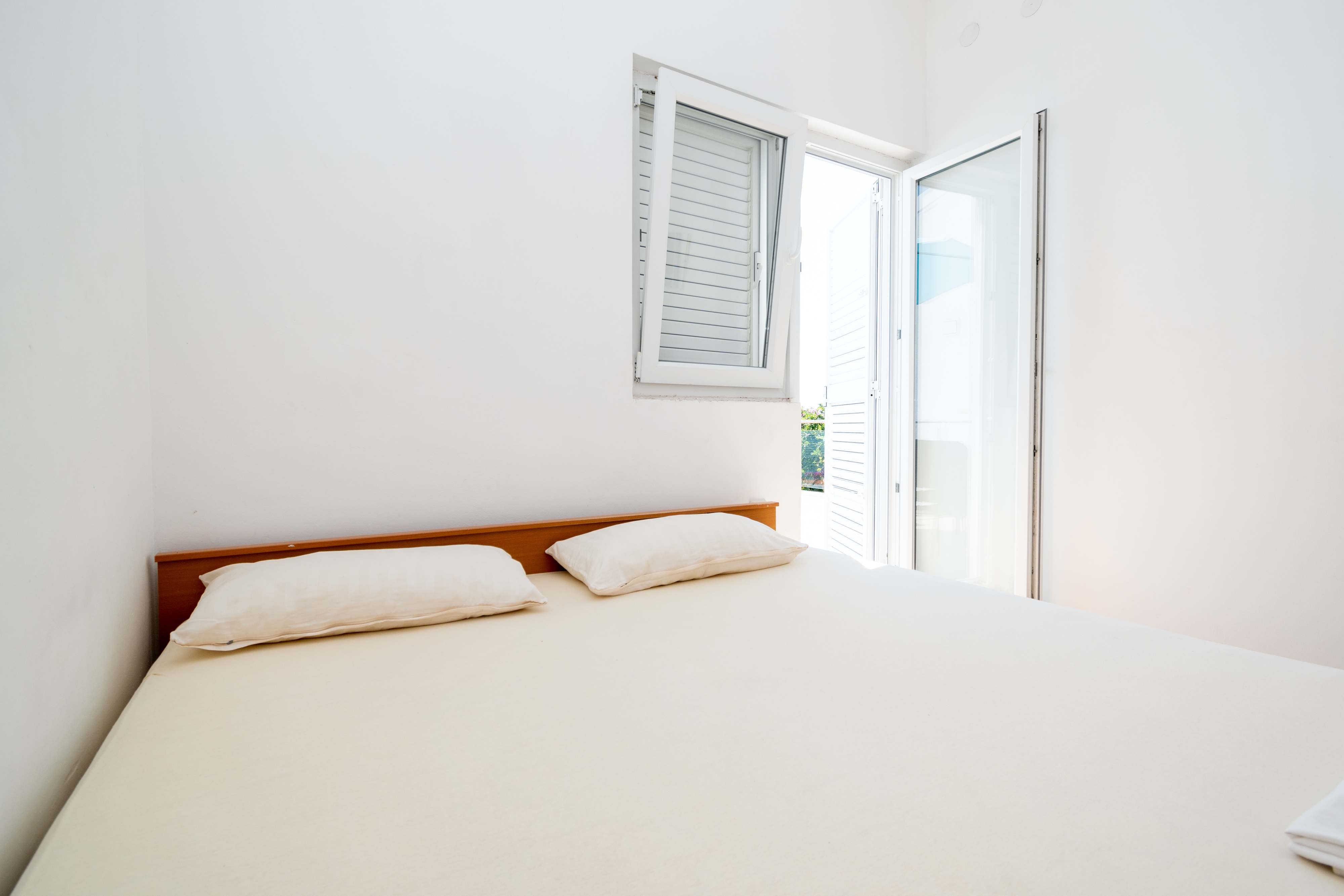 Comfortable and spacious apartment near beach Vir  A-a