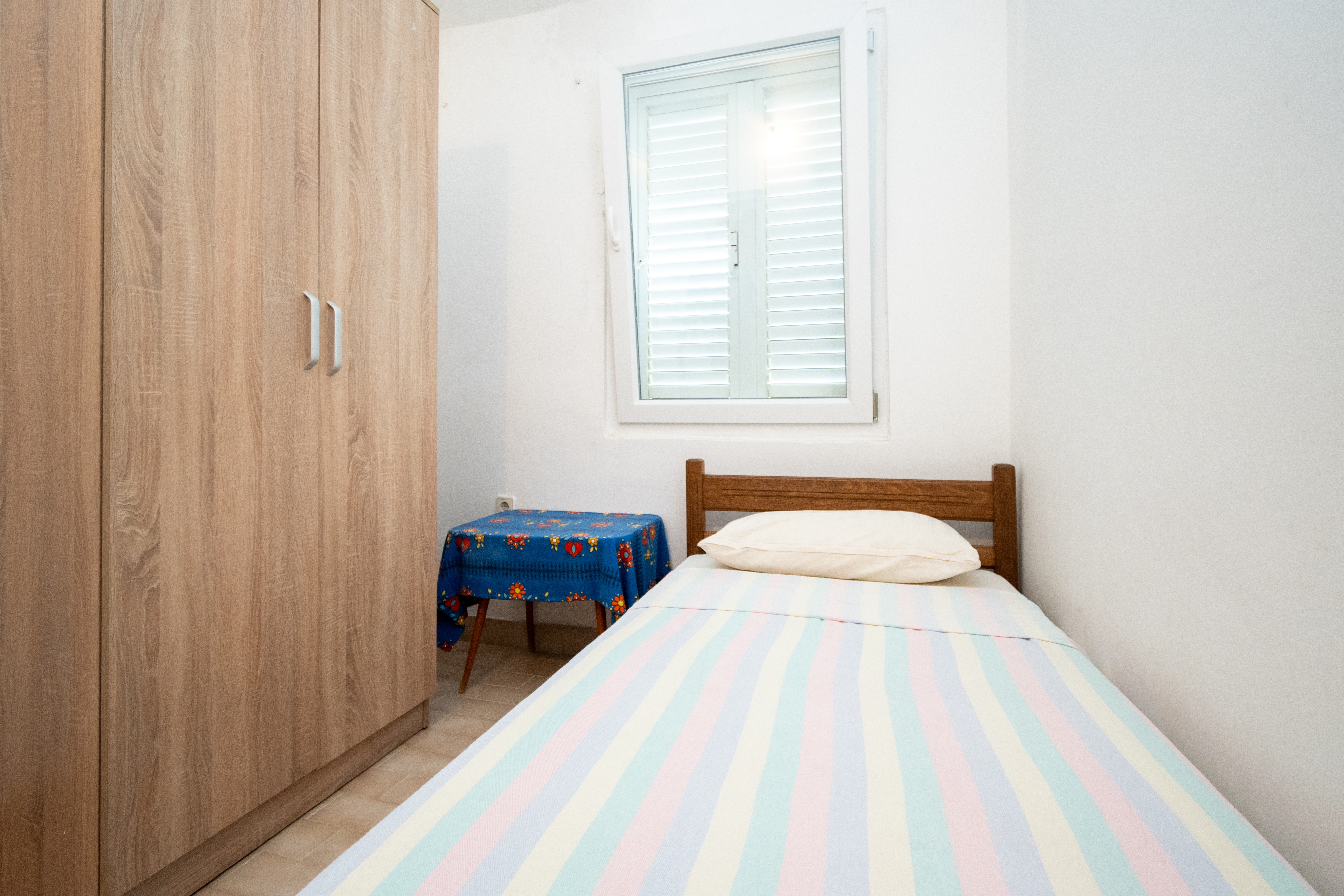 Comfortable and spacious apartment near beach Vir  A-a