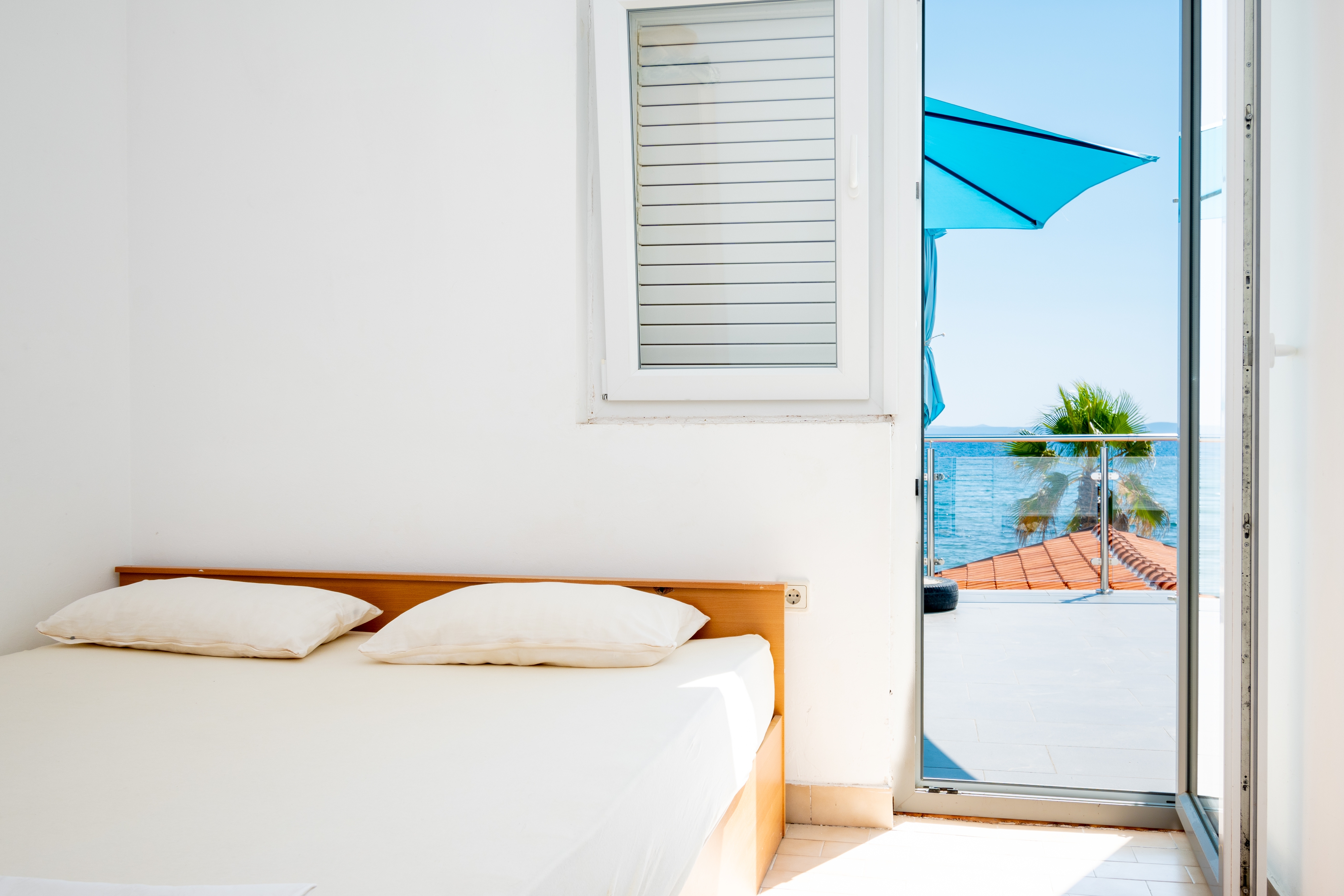 Comfortable and spacious apartment near beach Vir  A-a