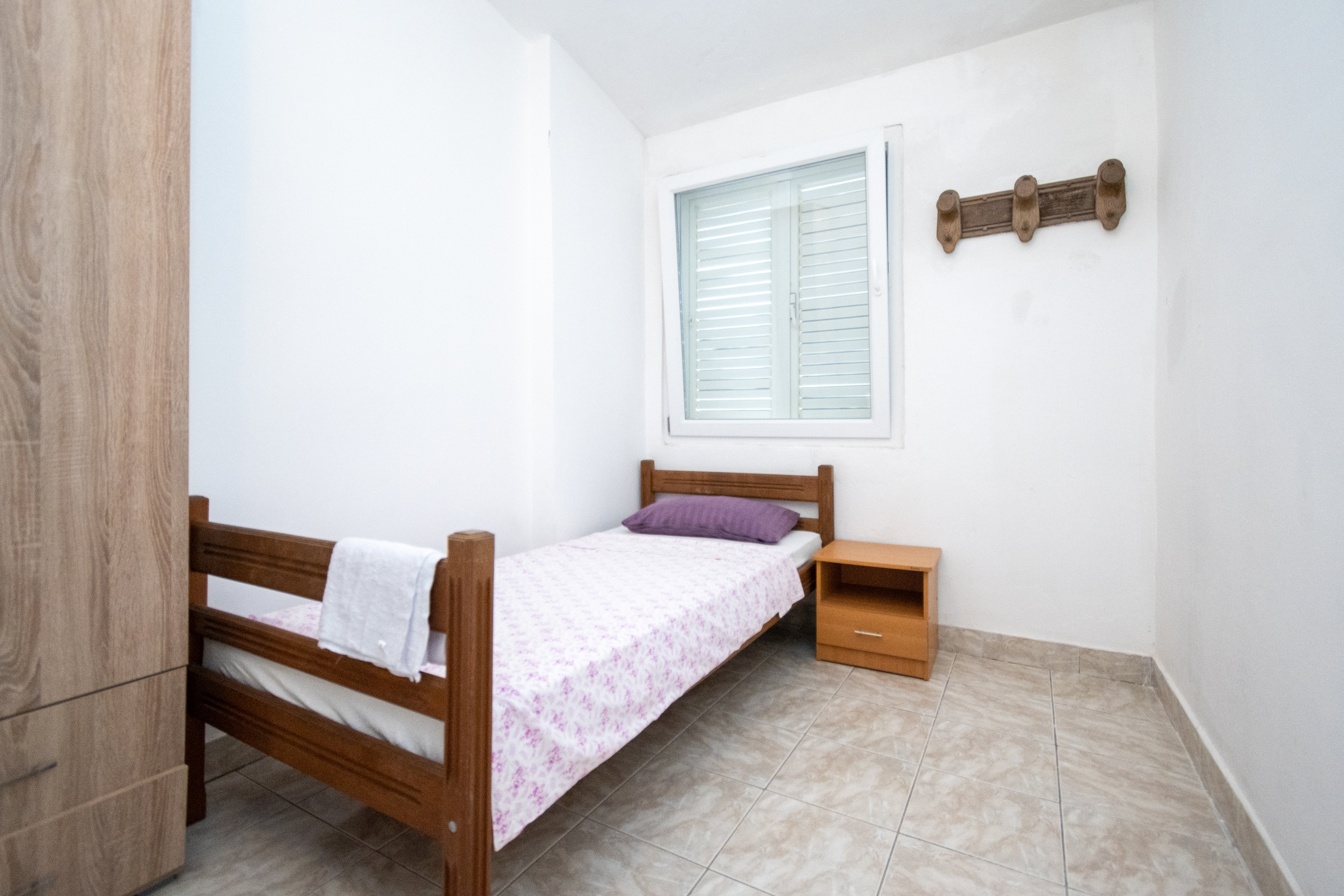 Comfortable and spacious apartment near beach Vir  A-a