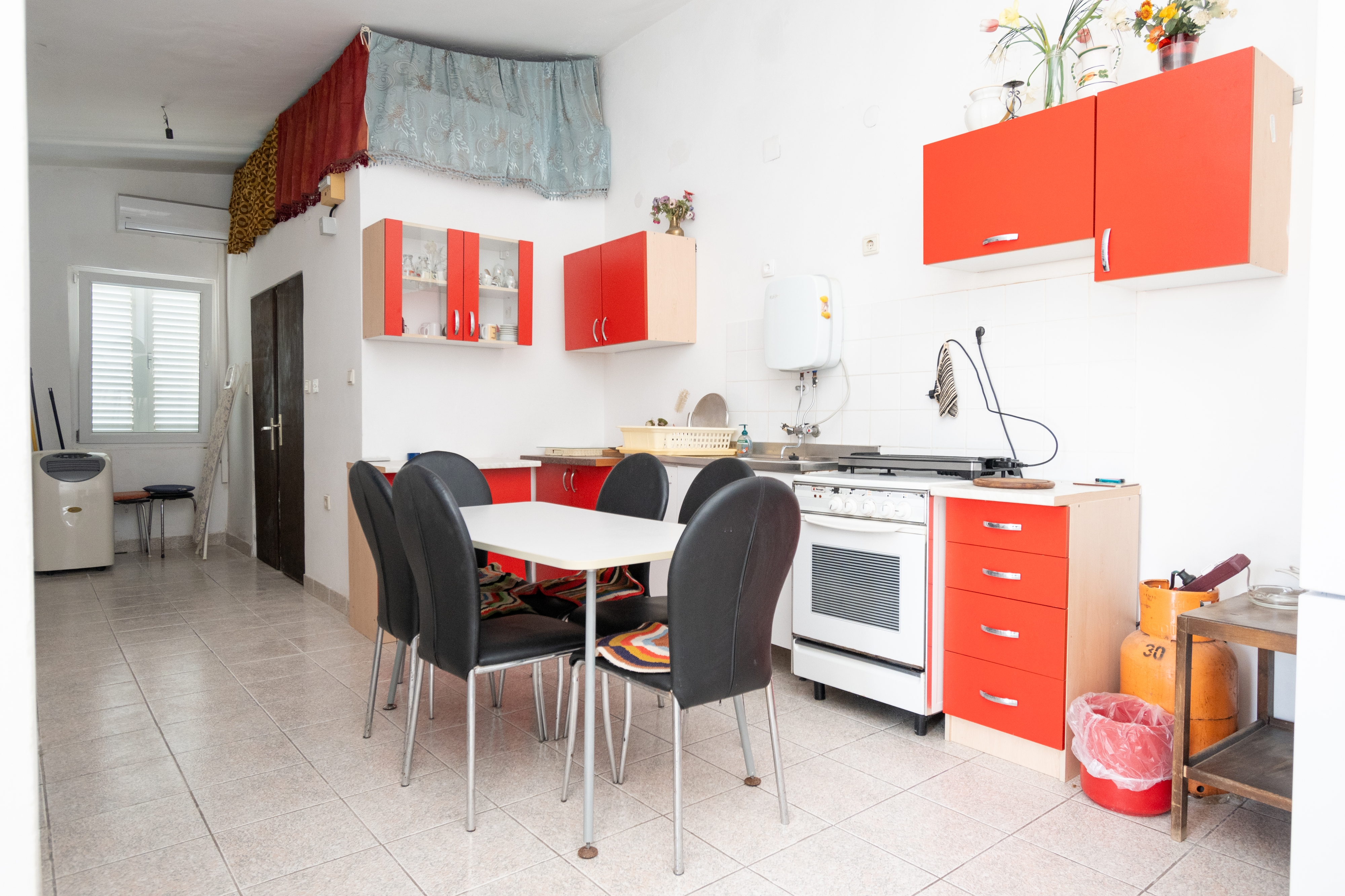 Comfortable and spacious apartment near beach Vir  A-a