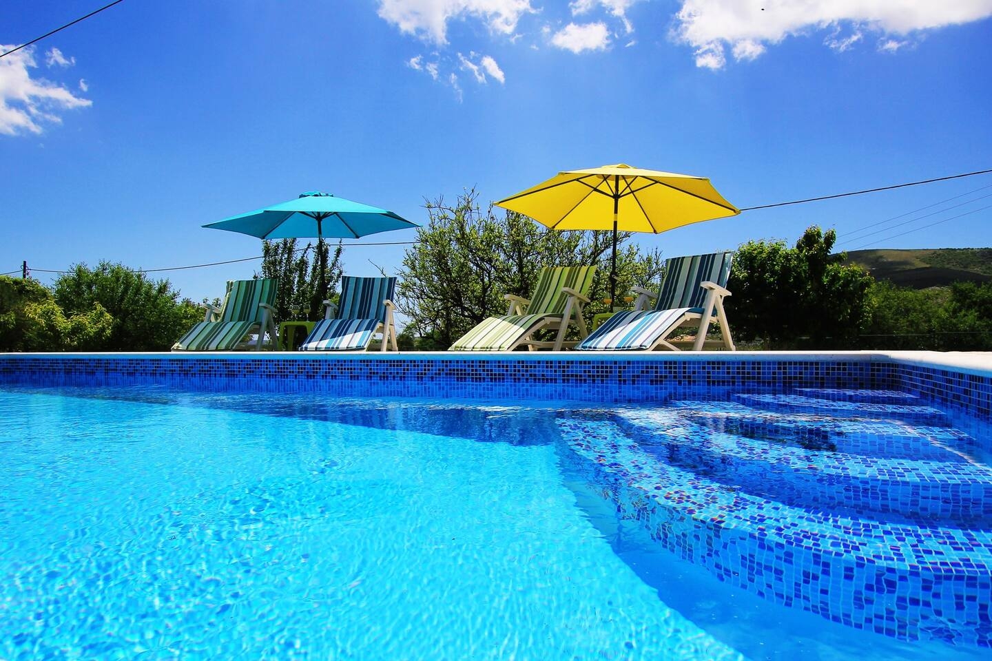 Comfortable and spacious house with terrace and sea view Plano, Trogir (K-21403) Comfortable and spacious house with terrace and sea view Plano, Trogir (K-21403)